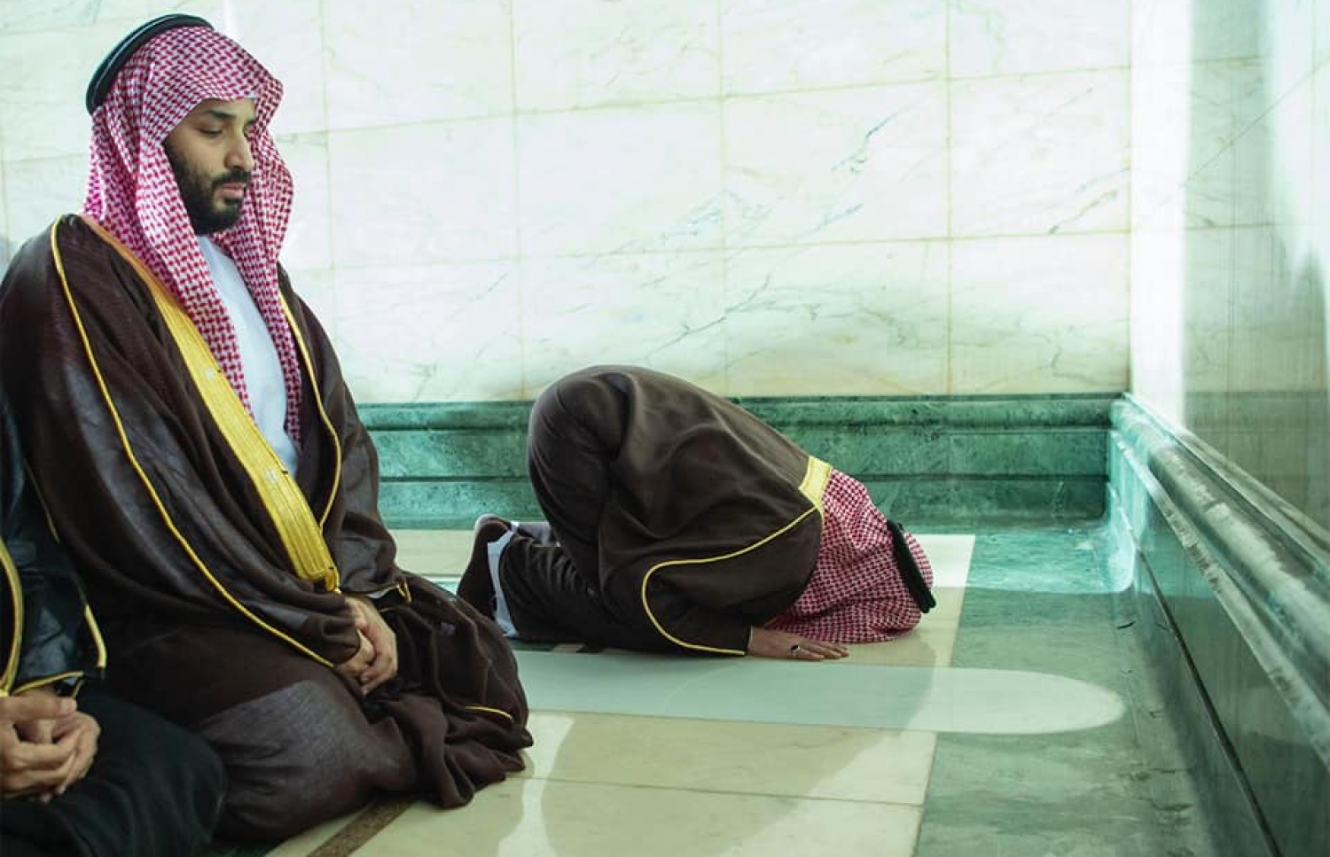 މައްކާ، ފެބްރުއަރީ 12، 2019: ޕްރިންސް މުހައްމަދު ކައުބާގެ ތެރޭގައި ނަމާދު ކުރައްވަނީ.