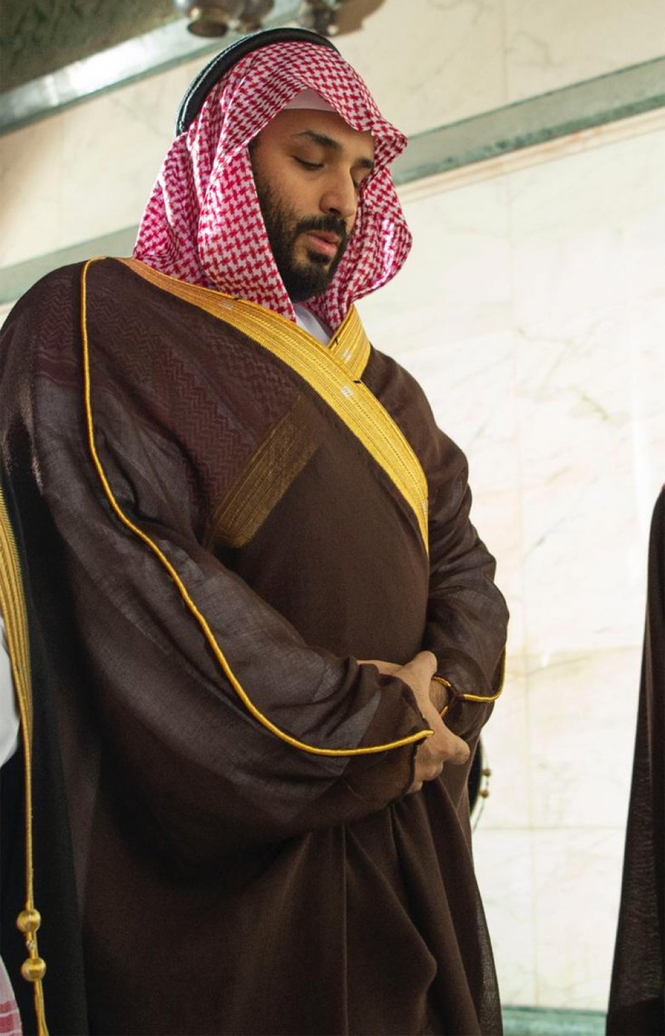 މައްކާ، ފެބްރުއަރީ 12، 2019: ޕްރިންސް މުހައްމަދު ކައުބާގެ ތެރޭގައި ނަމާދު ކުރައްވަނީ.