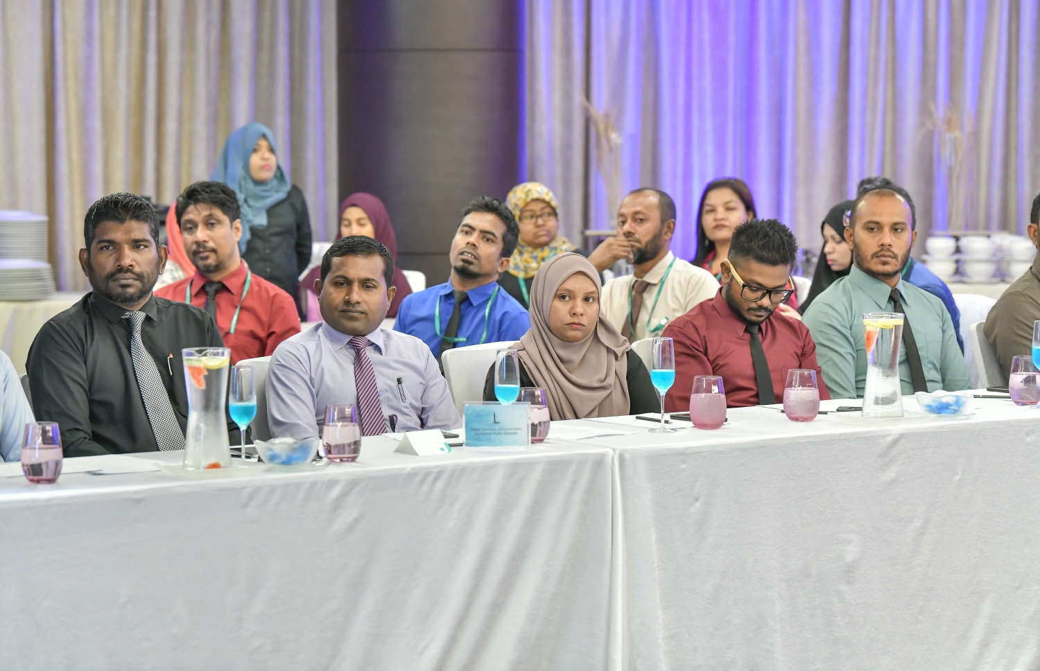 ހޮސްޕިޓަލްތަކުގެ އިސްވެރިންނަށް އަމާޒުކޮށް ބާއްވާ ކޮންފަރެންސްގައި، ހޮސްޕިޓަލުތަކުގެ އިސްވެރިންތަކެއް ބައިވެރިވަނީ-- ފޮޓޯ: ނިޝާން އަލީ/ މިހާރު