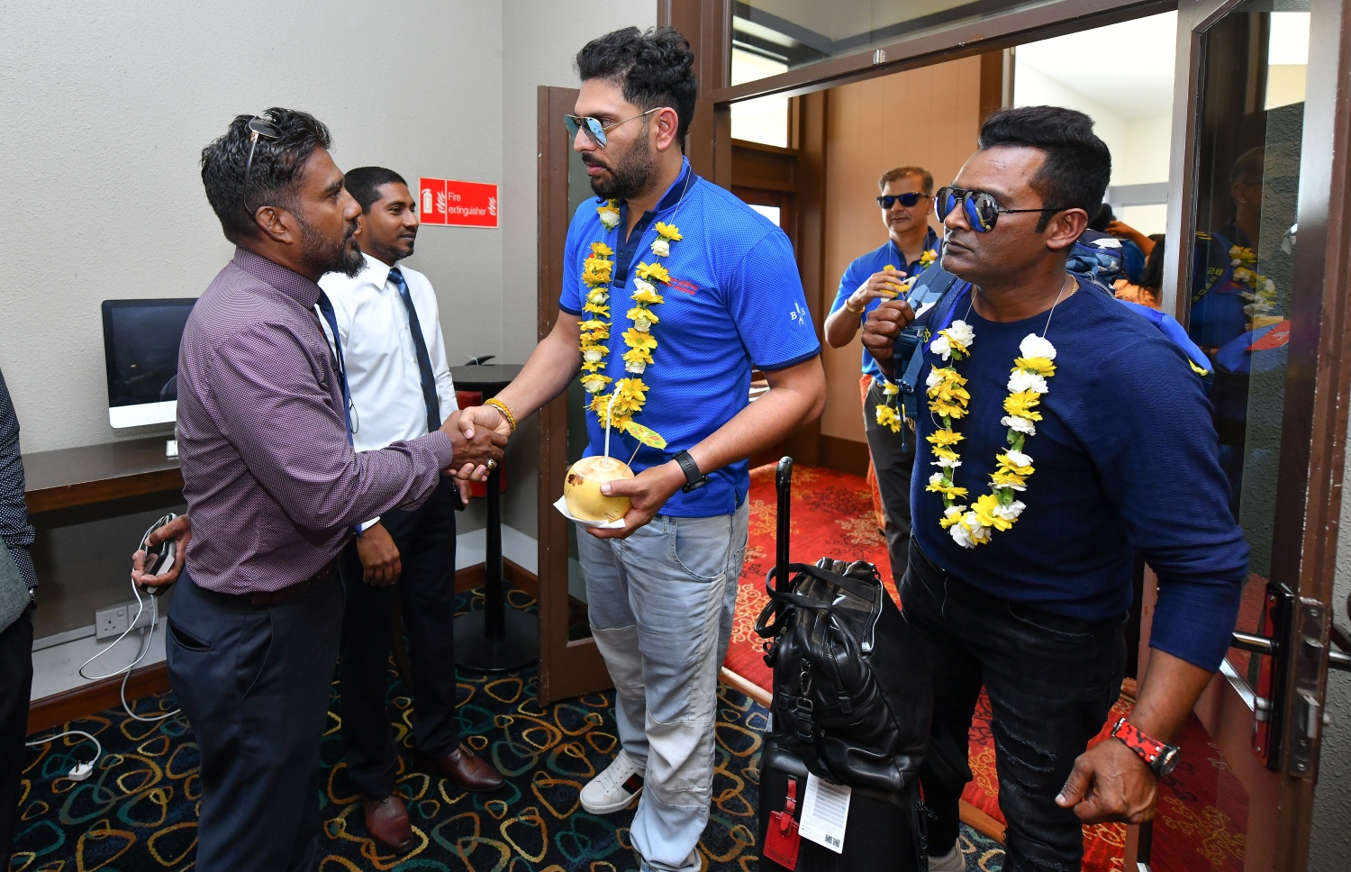 ޔުވްރާޖް (މ) ކްރިކެޓް ބޯޑުގެ ރައީސް އަފްލާހްއާ ސަލާމްކުރަނީ. -- ފޮޓޯ: ނިޝާން އަލީ/ މިހާރު