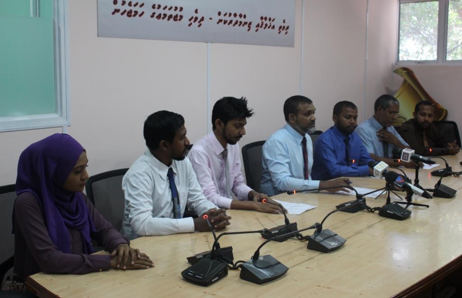 އެމްއެމްސީ އިން މިއަދު ބޭއްވި ނޫސްވެރިންގެ ބައްދަލުވުމުގައި އެ ކައުންސިލުގެ ބައެއް މެމްބަރުން ބައިވެރިވަޑައިގަންނަވަނީ  -- ފޮޓޯ: އެމްއެމްސީ