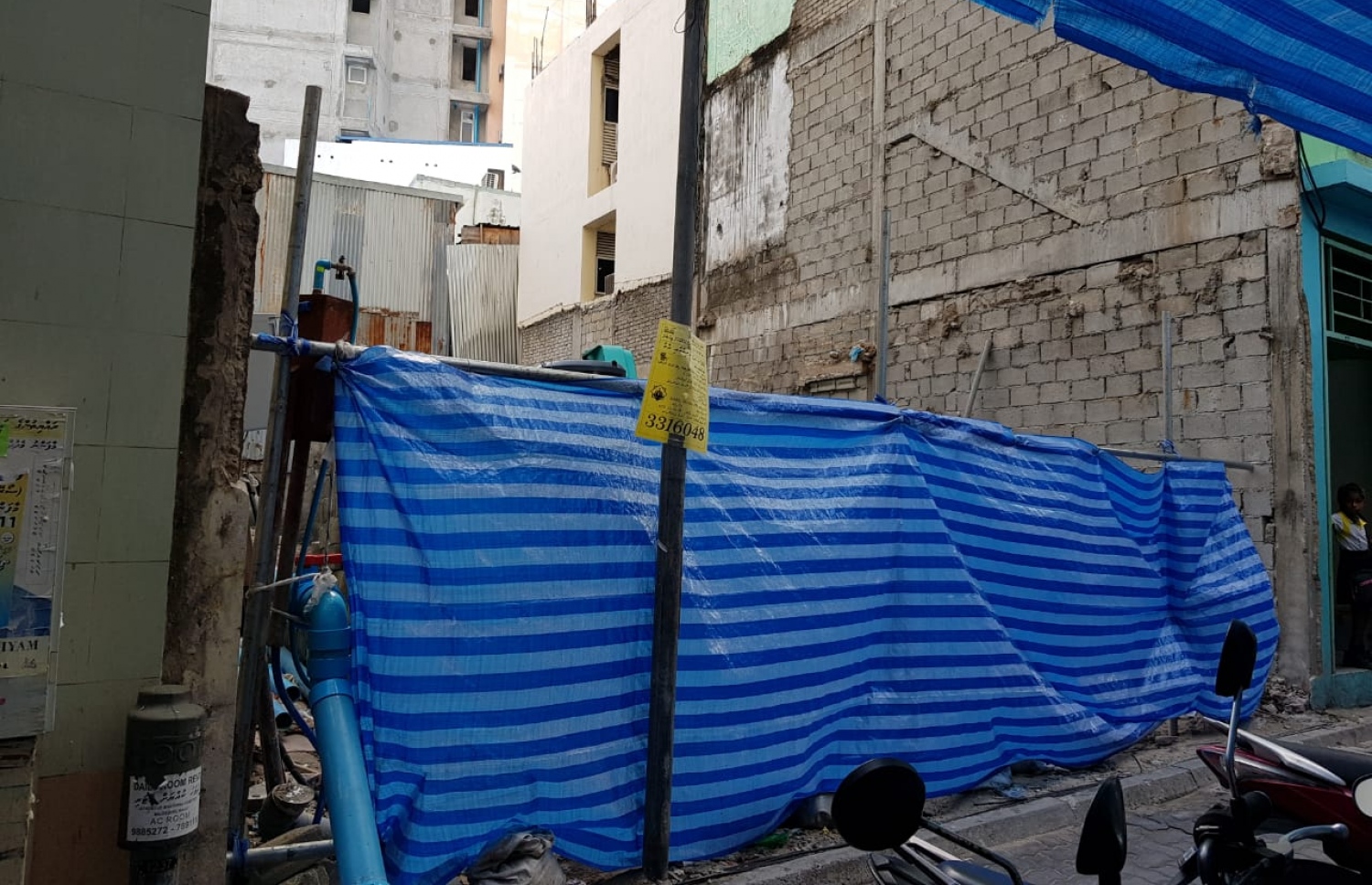 އިމާރާތްކުރުމުގެ މަސައްކަތްކުރަމުންދާ ސައިޓުގެ ބޭރު