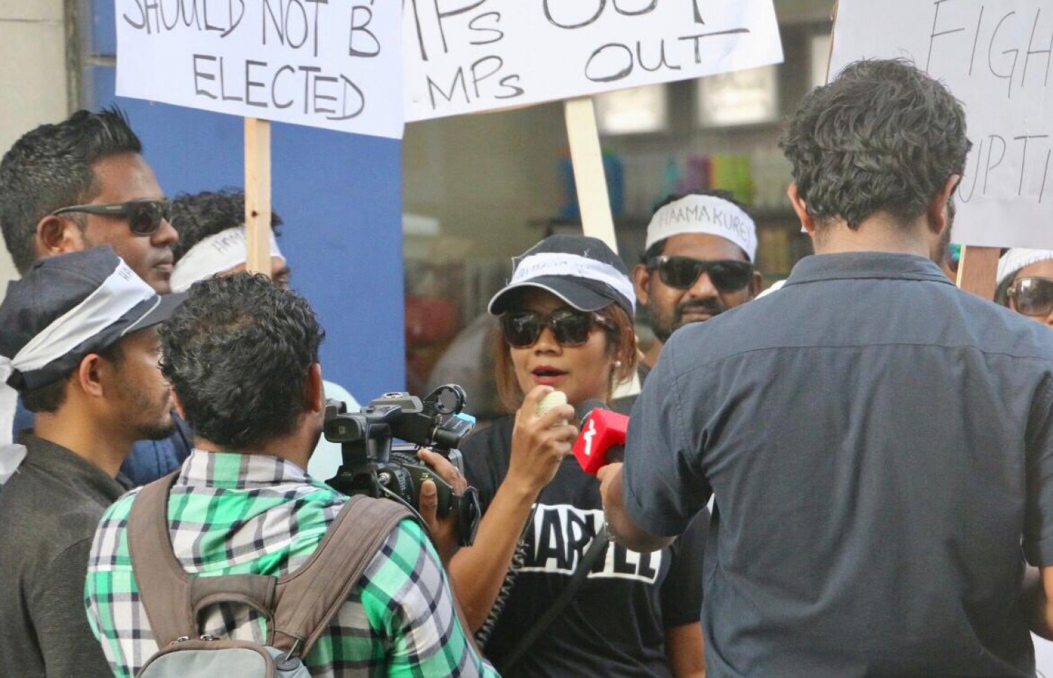 ކޮރަޕްޝަނާ ދެކޮޅަށް މިއަދު ބޭއްވި މުޒާހަރާގައި ޝުނާނާ ވާހަކަ ދައްކަވަނީ--