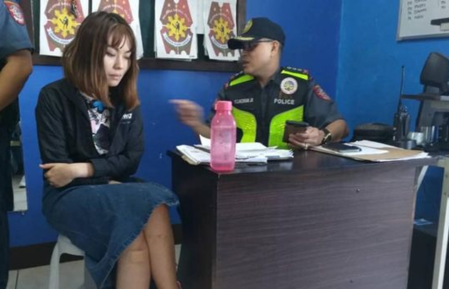 ޒަންގް ފުލުހުންގެ ބެލުމުގެ ދަށުގައި.