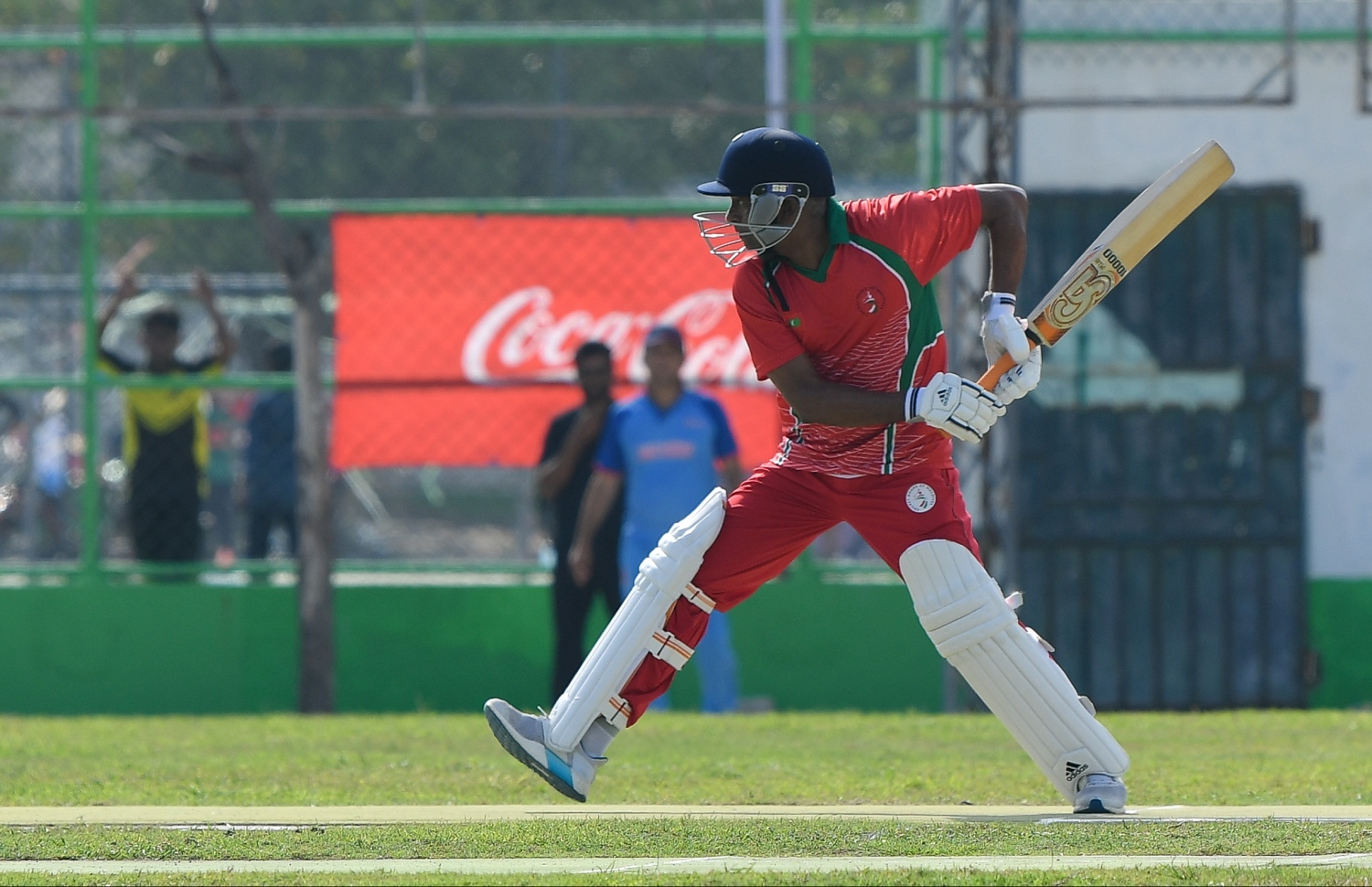 ރައީސް އިބްރާހިމް މުހައްމަދު ސާލިހު ބެޓްކުރައްވަނީ. -- ފޮޓޯ: ހުސައިން ވަހީދު