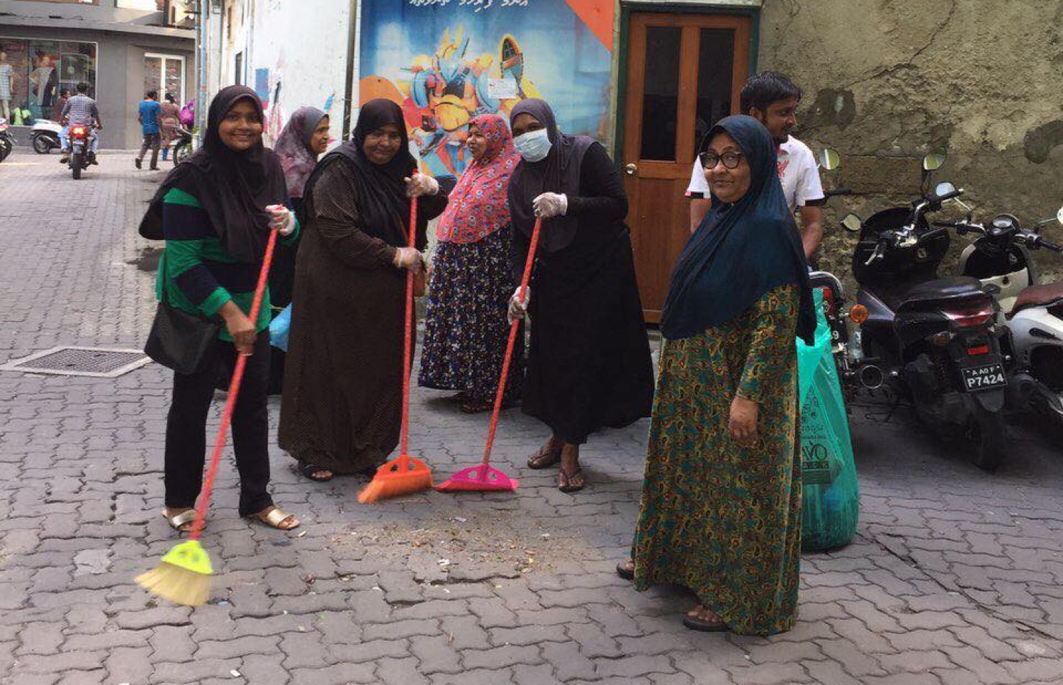 މާފަންނު މެދު ދާޢިރާގައި ދިރިއުޅޭ ރައްޔިތުން ނުކުމެ، އެ ދާއިރާ މިއަދު ސާފު ކުރަނީ. ---