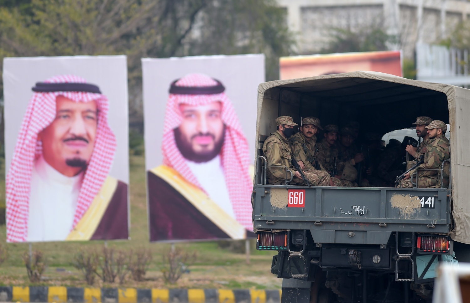 ވަލީ އަހުދު މުހައްމަދުގެ ދަތުރުފުޅާ ދިމާކޮށް ޕާކިސްތާން ސިފައިން ސެކިއުރިޓީ ބަލަހައްޓަނީ. --ފޮޓޯ:އޭއެފްޕީ