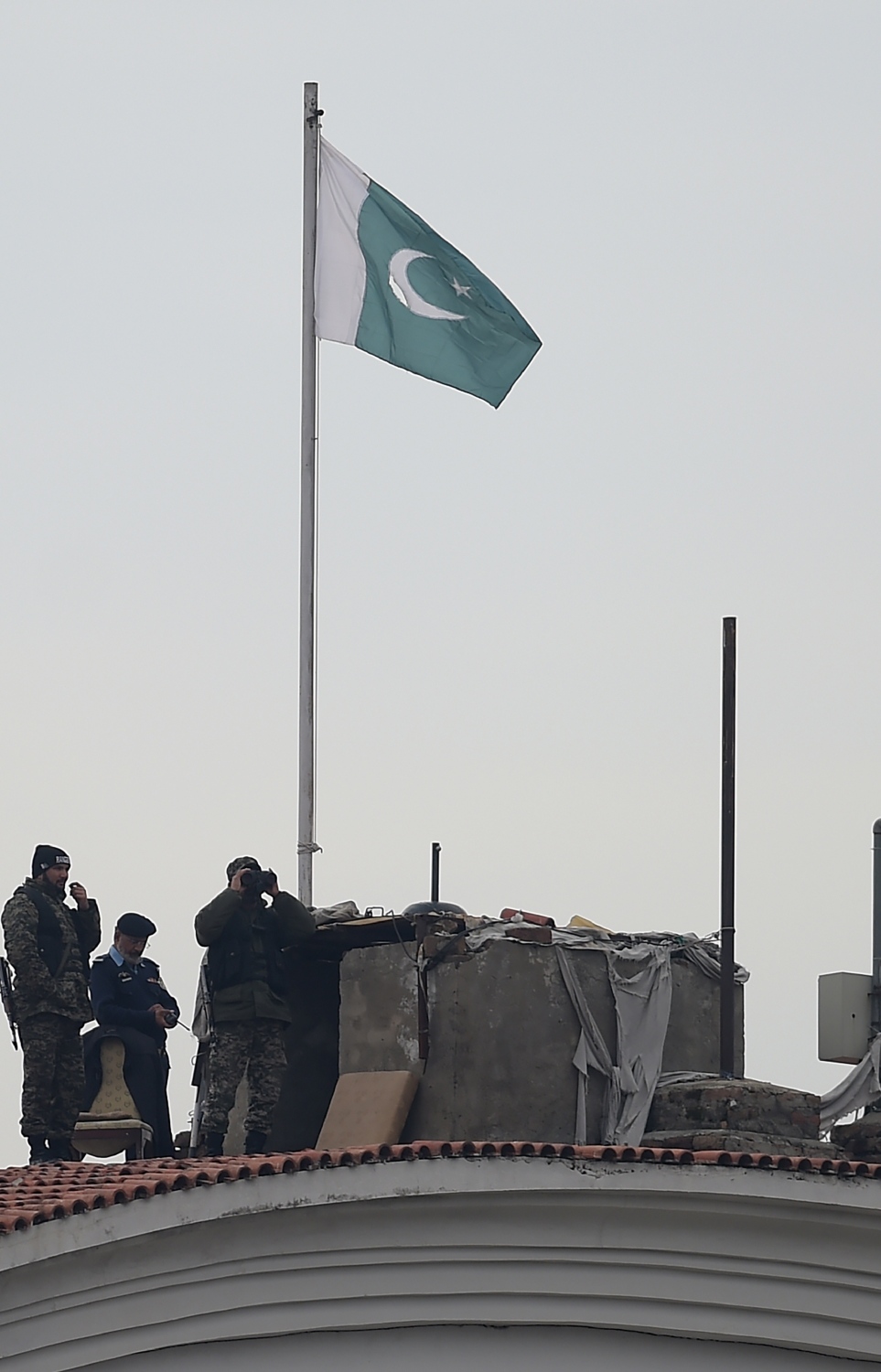 ވަލީ އަހުދު މުހައްމަދުގެ ދަތުރުފުޅާ ދިމާކޮށް ޕާކިސްތާން ސިފައިން ސެކިއުރިޓީ ބަލަހައްޓަނީ. --ފޮޓޯ:އޭއެފްޕީ