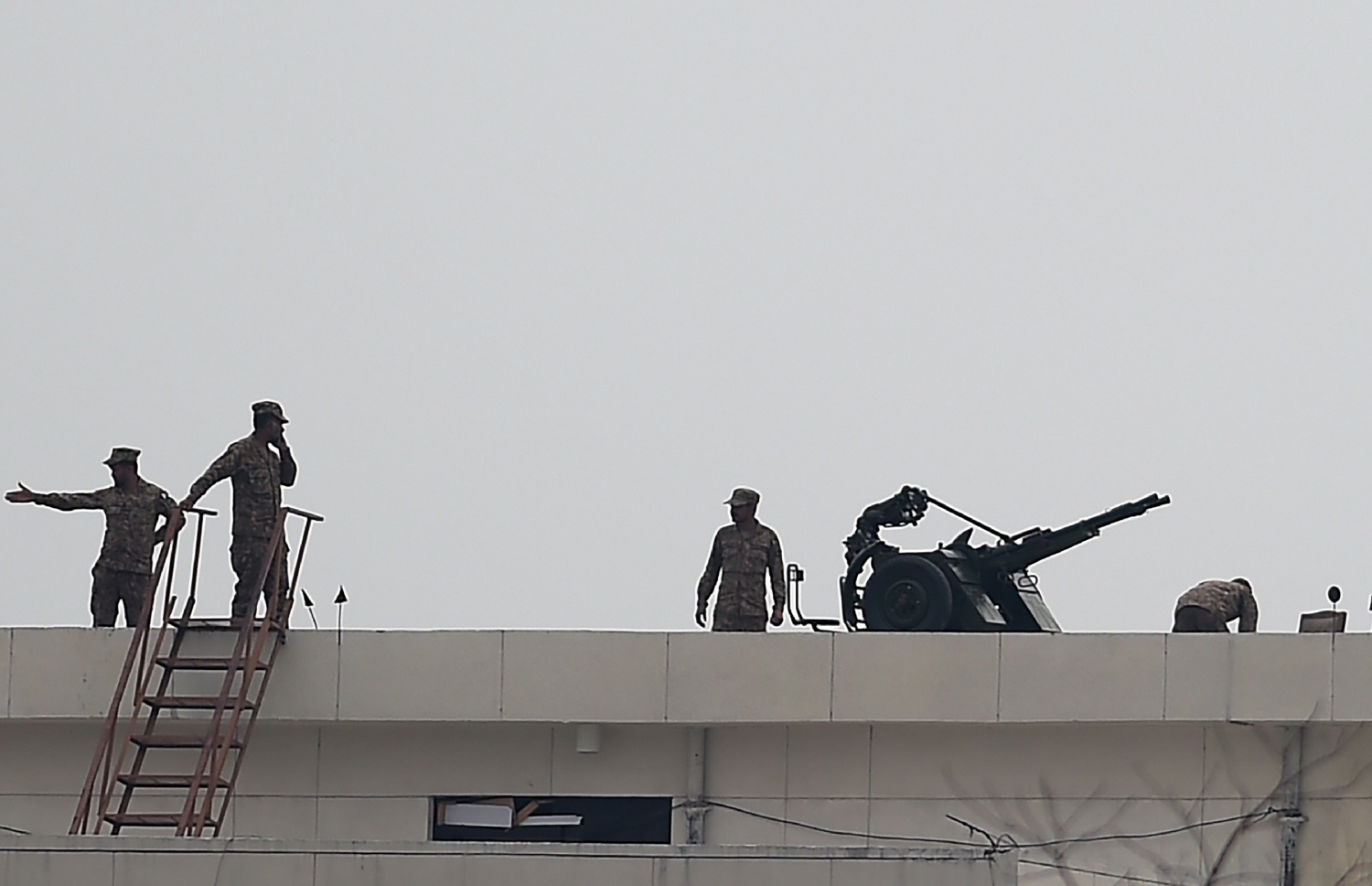 ވަލީ އަހުދު މުހައްމަދުގެ ދަތުރުފުޅާ ދިމާކޮށް ޕާކިސްތާން ސިފައިން ސެކިއުރިޓީ ބަލަހައްޓަނީ. --ފޮޓޯ:އޭއެފްޕީ