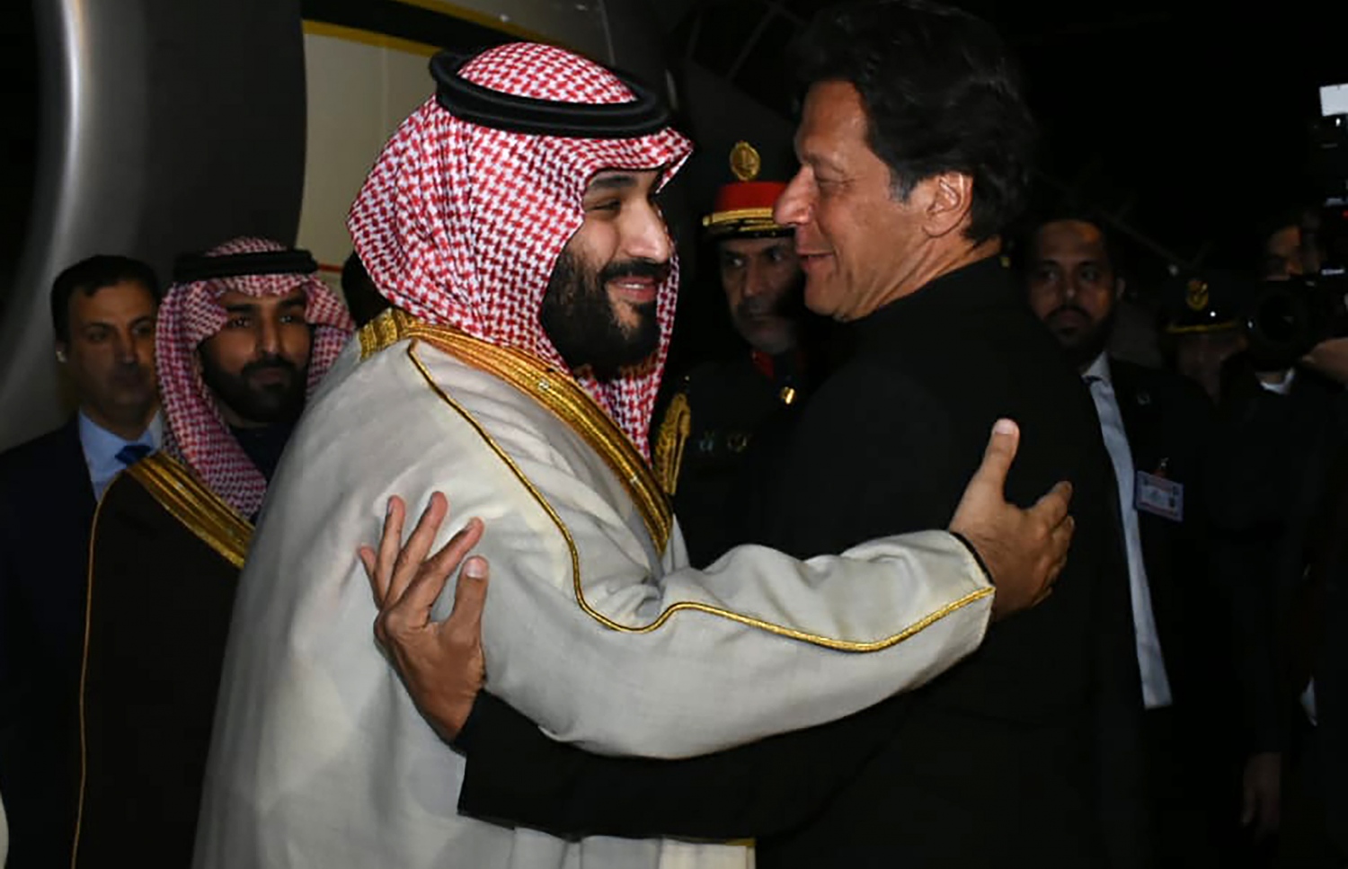 ސައުދީ ވަލީ އަހުދު (ވ) އާއި ބޮޑު ވަޒީރު އިމްރާން ޚާން ސަލާމް ކުރައްވަނީ. --ފޮޓޯ:އޭއެފްޕީ