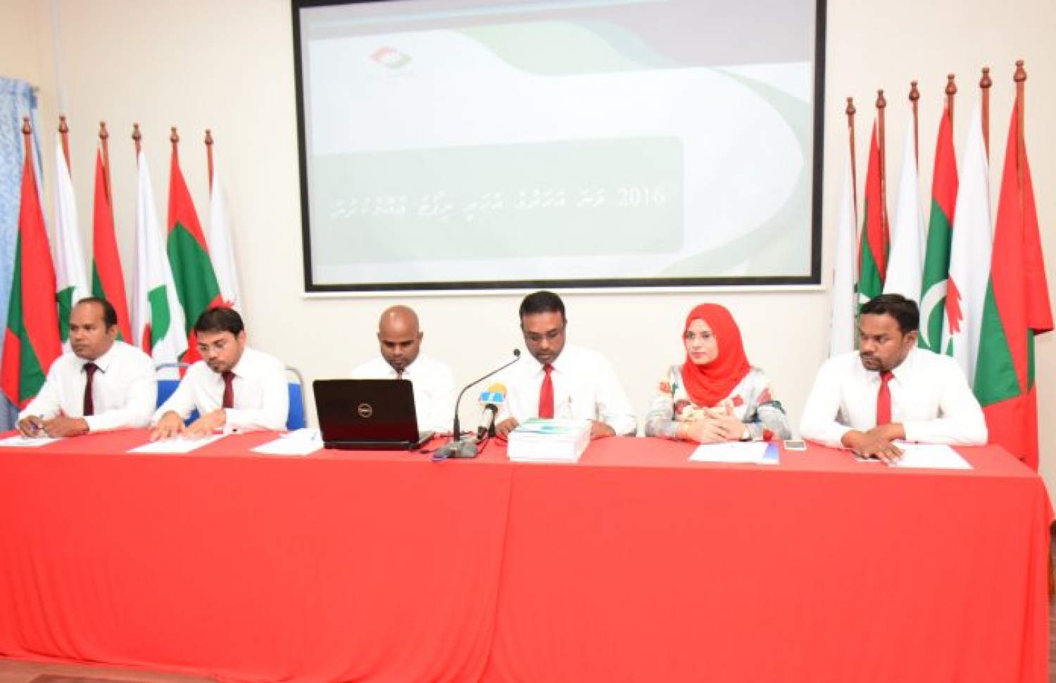 އެންޓި ކޮރަޕްޝަން ކޮމިޝަންގެ މެމްބަރުން: ހިޔާނާތުގެ މައްސަލަ ތަހުގީގުކޮށް މުއައްސަސާތަކަށް ފޮނުވުމުން އަޅާނުލީ ކަމަށް އޭސީސީން ތުހުމަތު ކުރޭ