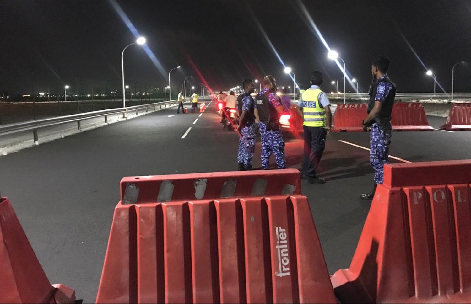 ހައިވޭގައި ގާއިމްކޮށްފައިވާ ޗެކްޕޮއިންޓެއް-- ފޮޓޯ: ޕޮލިސް