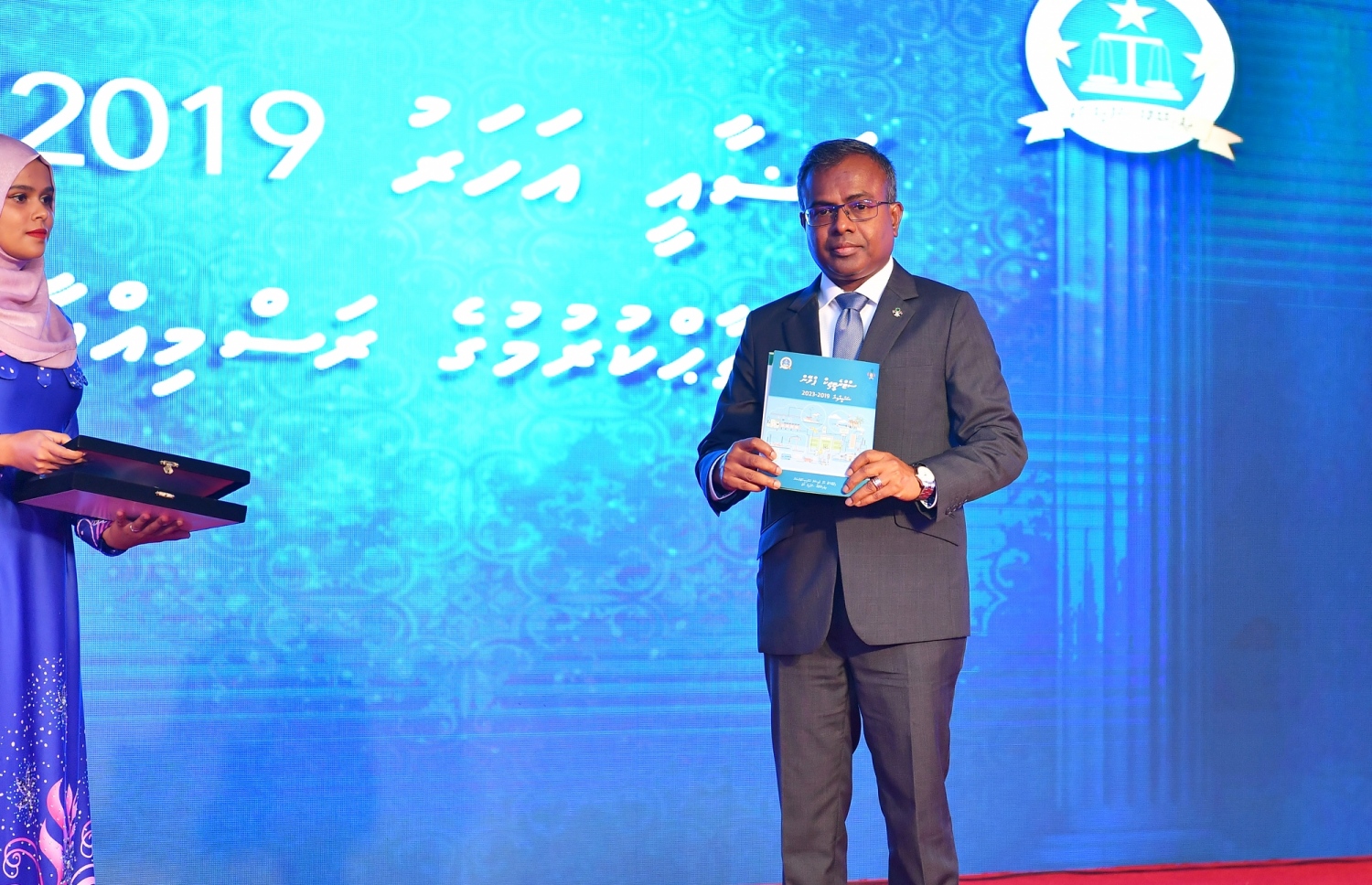 މާލެ- 18 ފެބުރުއަރީ 2019- "ޖުޑީޝަލް އިޔާ 2019" އިފްތިތާހު ކުރުމަށް ރޭ ދަރުބާރުގޭގައި ބޭއްވި ހާއްސަ ރަސްމިއްޔާތުގައި، އުއްތަމަ ފަނޑިޔާރު ޑރ. އަހުމަދު އަބްދުﷲ ދީދީ ޝަރުއީ ދާއިރާގެ ސްޓެރެޓެޖިކް އެކްޝަން ޕްލޭން ނެރެދެއްވަނީ.---ފޮޓޯ: ނިޝާން އަލީ/މިހާރު