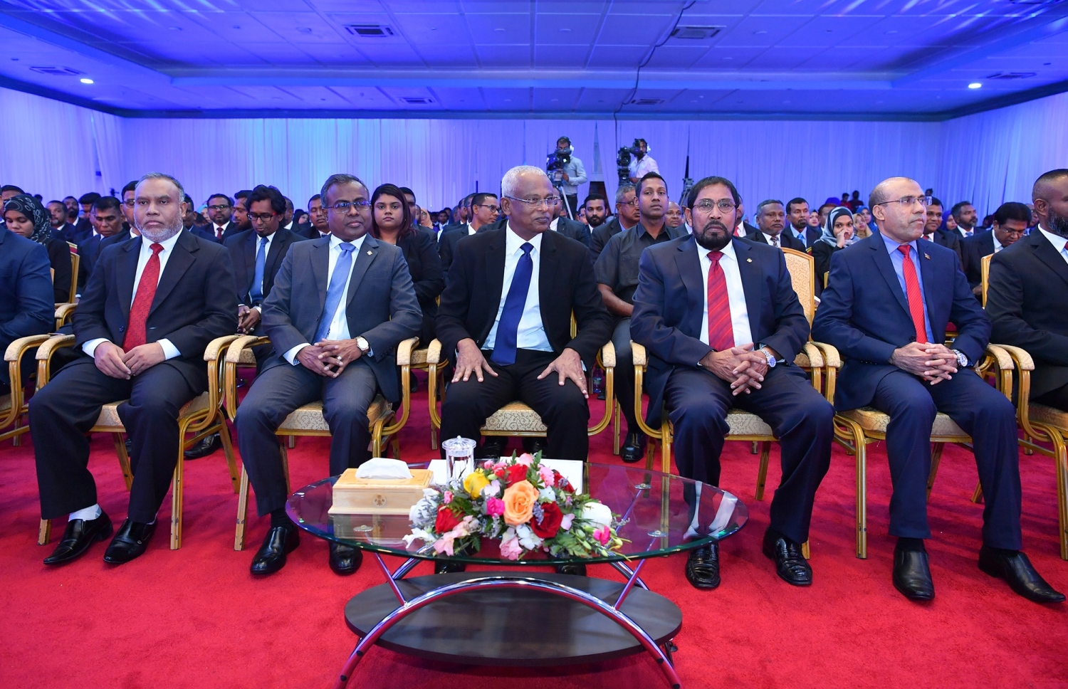 މާލެ- 18 ފެބުރުއަރީ 2019: "ޖުޑީޝަލް އިޔާ 2019" އިފްތިތާހު ކުރުމަށް ރޭ ދަރުބާރުގޭގައި ބޭއްވި ހާއްސަ ރަސްމިއްޔާތުގައި ރައީސް އިބްރާހިމް މުހައްމަދު ސޯލިހާއި އުއްތަމަ ފަނޑިޔާރު ޑރ. އަހުމަދު އަބްދުﷲ ދީދީ އާއި ރައްޔިތުންގެ މަޖިލިހުގެ ރައީސް ގާސިމް އިބްރާހީމާއި އެހެން ބައެއް ފަނޑިޔާރުން ބައިވެރިވެވަޑައިގަންނަވަނީ.---ފޮޓޯ: ނިޝާން އަލީ/މިހާރު