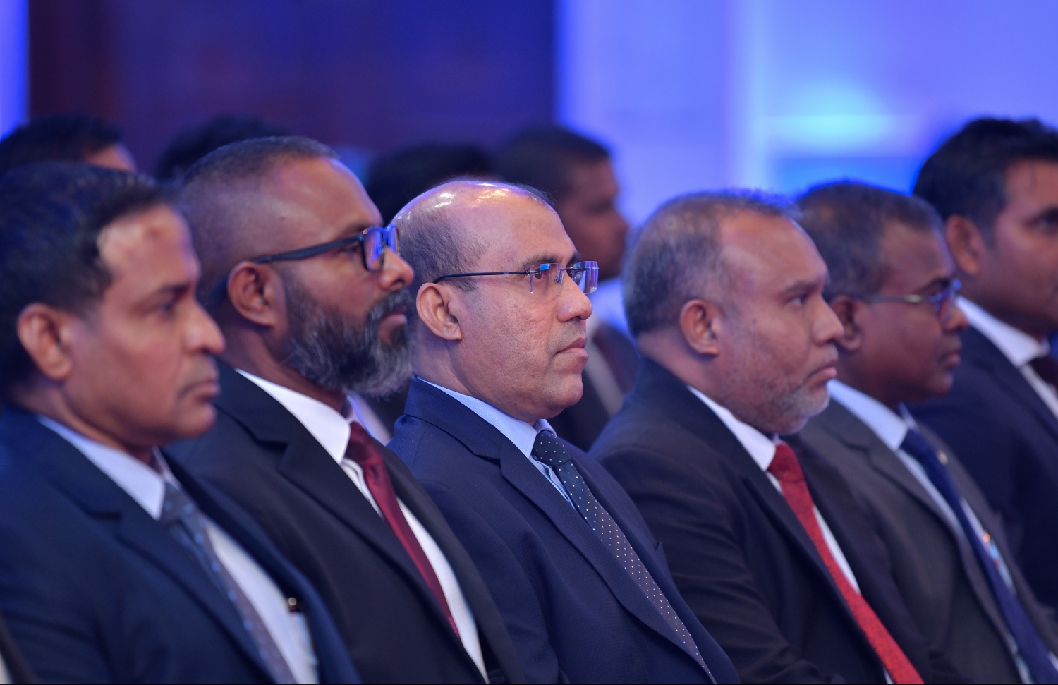 މާލެ: ފެބުރުއަރީ 19، 2019: ޝަރުއީ ދާއިރާ މިނިވަންކުރުމާއި ހަރުދަނާކުރުމާ ގުޅޭގޮތުން ބާއްވާ ސެމިނާ ފެށުމުގެ ރަސްމިއްޔާގައި ސުޕްރީމް ކޯޓުގެ 5 ފަނޑިޔާރުން ބައިވެރިވެވަޑައިގަންނަވަނީ---. ފޮޓޯ: ހުސައިން ވަހީދު/މިހާރު