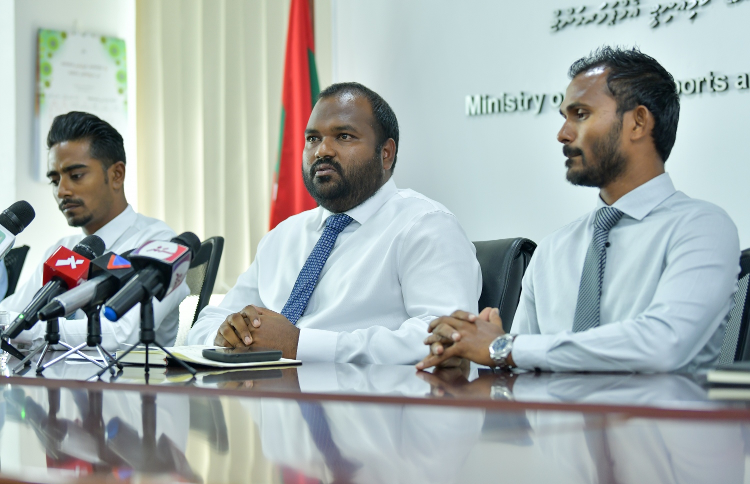 އަލީ ވަހީދާއި، އޭނާގެ މައްސަލައިގައި ޖާމިނުވި ޔޫތު މިނިސްޓްރީގެ ސްޓޭޓް މިނިސްޓަރު އައްސަދު އަލީ (އަޑުބަރޭ) -- މިހާރު ފައިލް ފޮޓޯ