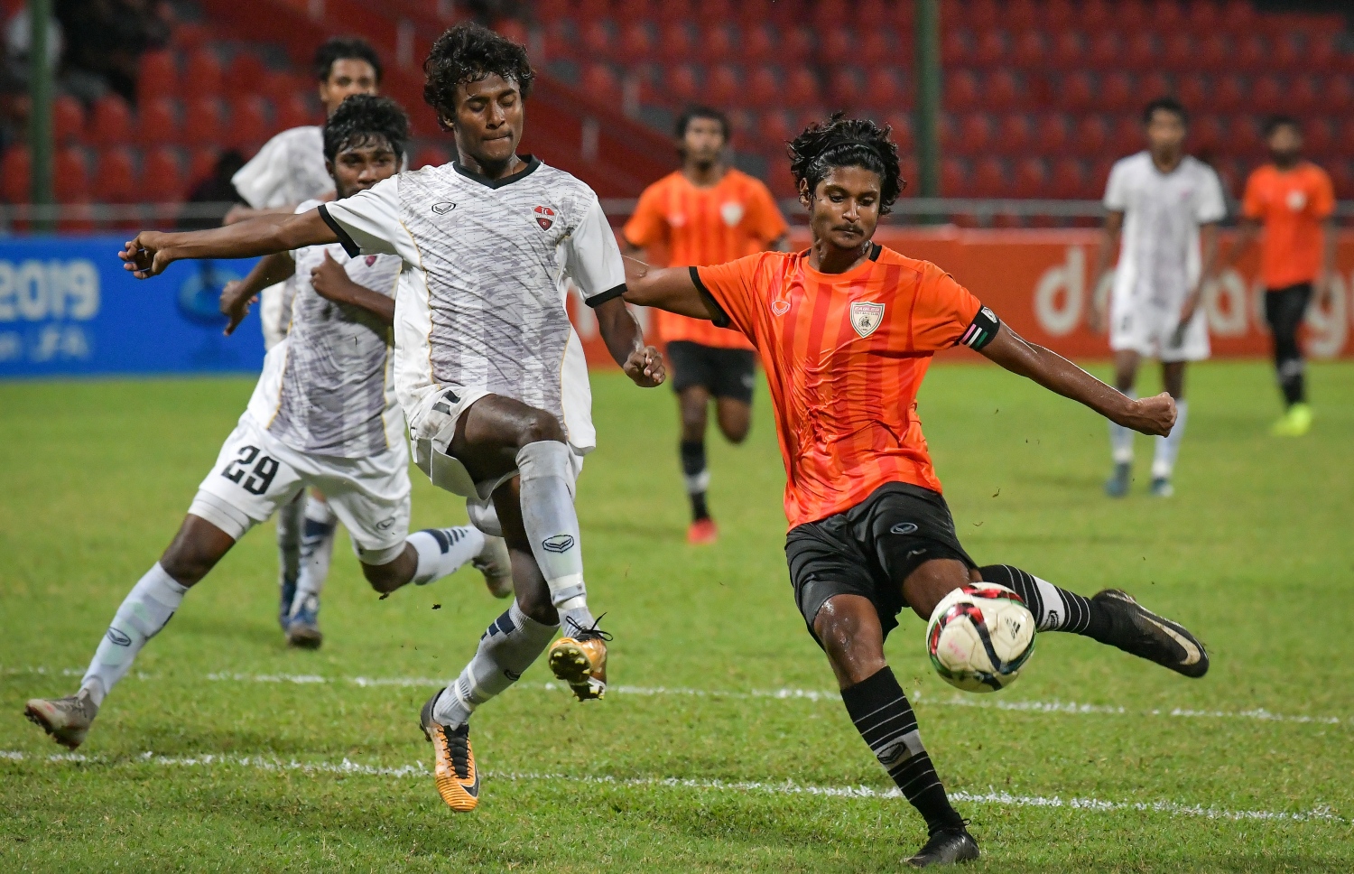 މާލެ- 19 ފެބުރުއަރީ 2019- ޔޫތު ޗެމްޕިއަންޝިޕް ފުޓްބޯޅަ މުބާރާތުގެ ފައިނަލް މެޗުގެ ތެރެއިން، ޓީސީ ސްޕޯޓްސް ކްލަބް އަދި އީގަލްސް ބައްދަލުކުރި މެޗު.-- ފޮޓޯ: ނިޝާން އަލީ/މިހާރު