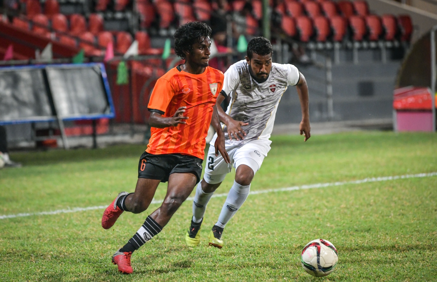 މާލެ- 19 ފެބުރުއަރީ 2019- ޔޫތު ޗެމްޕިއަންޝިޕް ފުޓްބޯޅަ މުބާރާތުގެ ފައިނަލް މެޗުގެ ތެރެއިން، ޓީސީ ސްޕޯޓްސް ކްލަބް އަދި އީގަލްސް ބައްދަލުކުރި މެޗު.-- ފޮޓޯ: ނިޝާން އަލީ/މިހާރު