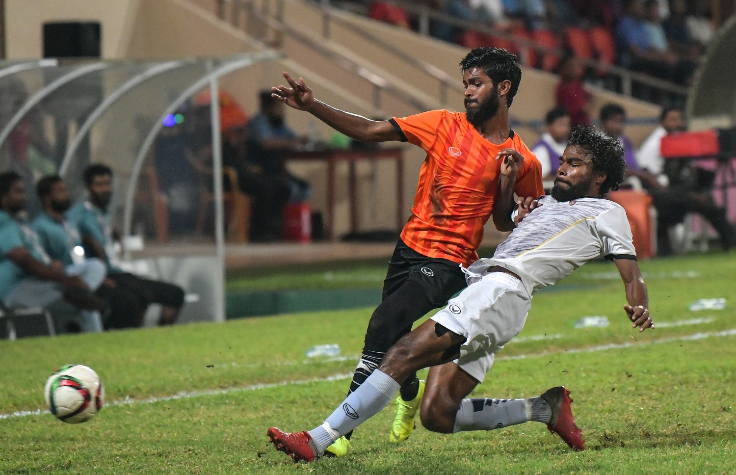 މާލެ- 19 ފެބުރުއަރީ 2019- ޔޫތު ޗެމްޕިއަންޝިޕް ފުޓްބޯޅަ މުބާރާތުގެ ފައިނަލް މެޗުގެ ތެރެއިން، ޓީސީ ސްޕޯޓްސް ކްލަބް އަދި އީގަލްސް ބައްދަލުކުރި މެޗު.-- ފޮޓޯ: ނިޝާން އަލީ/މިހާރު