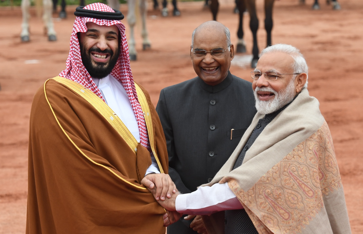 ސައުދީ ވަލީ އަހުދު މުހައްމަދު ބިން ސަލްމާން (ވ) އަށް އިންޑިއާގެ ބޮޑު ވަޒީރު ނަރެންދުރަ މޯދީ (ކ) އާއި ރައީސް ރާމް ނާތު ކޮވިންދު މިއަދު މަރުހަބާ ދަންނަވަނީ. --ފޮޓޯ:އޭއެފްޕީ