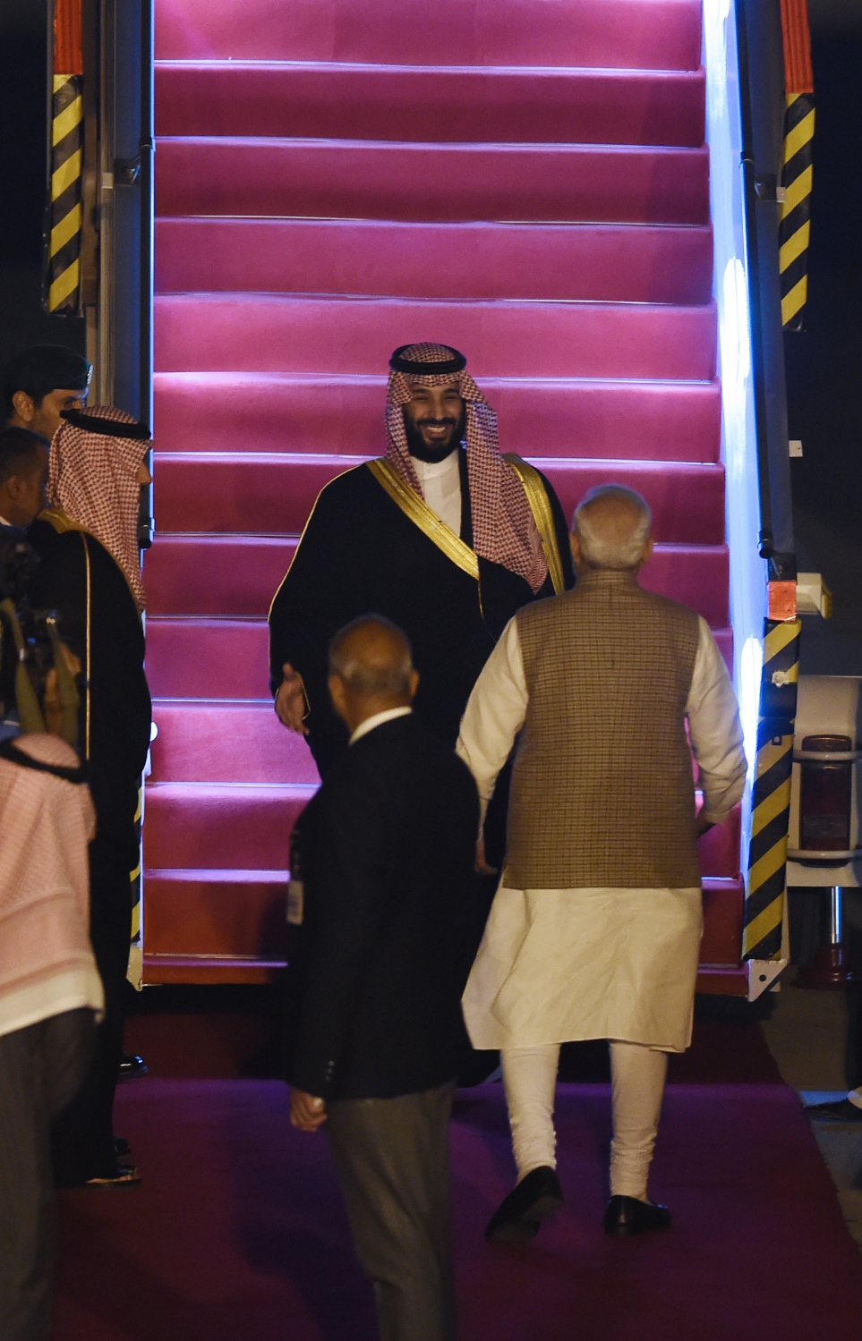 ސައުދީ ވަލީ އަހުދު މުހައްމަދު ބިން ސަލްމާން އަށް ބޮޑު ވަޒީ މޯދީ މަރުހަބާ ދަންނަވަނީ. --ފޮޓޯ:އޭއެފްޕީ