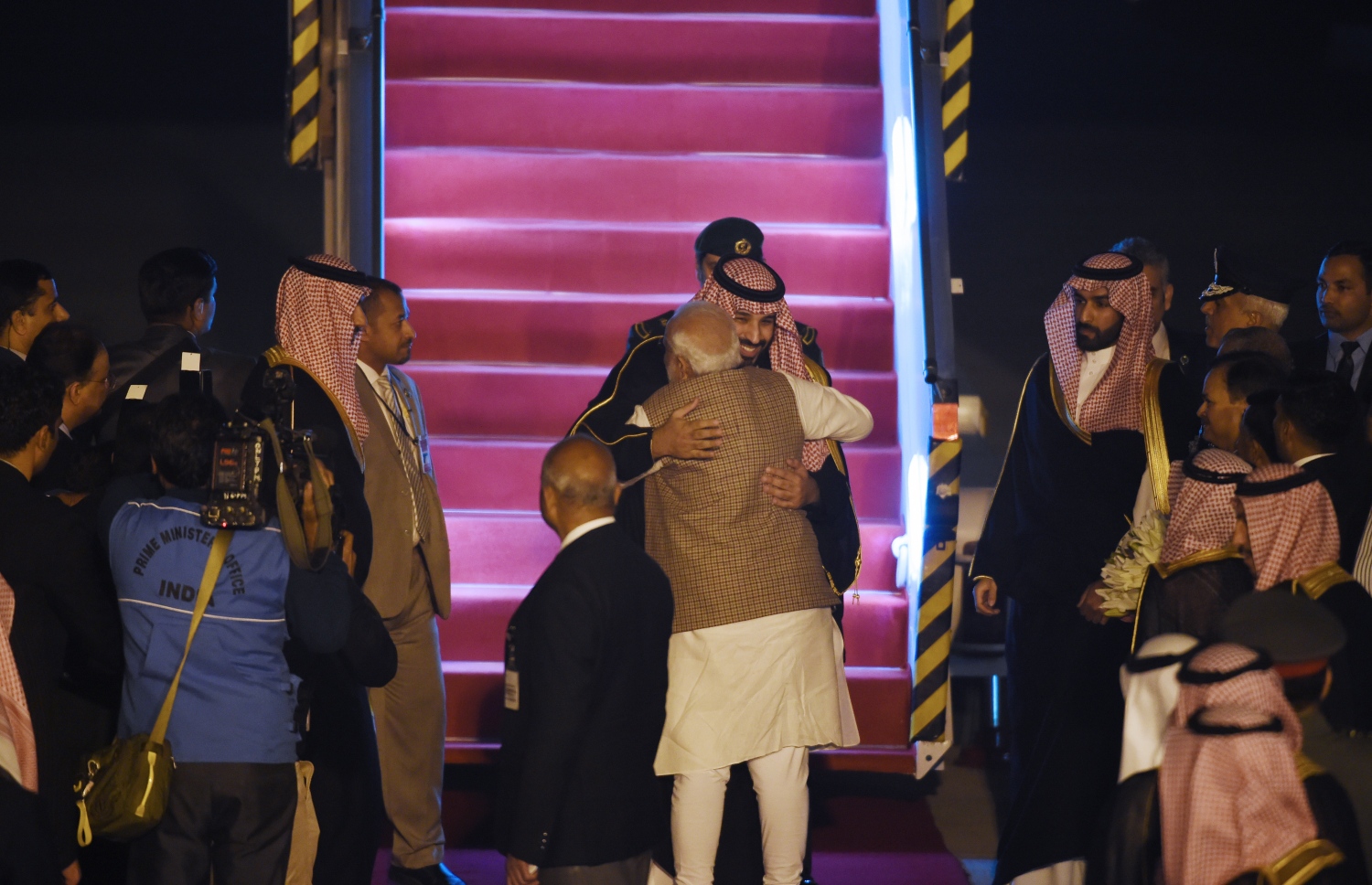 ސައުދީ ވަލީ އަހުދު މުހައްމަދު ބިން ސަލްމާން އަށް ބޮޑު ވަޒީ މޯދީ މަރުހަބާ ދަންނަވަނީ. --ފޮޓޯ:އޭއެފްޕީ