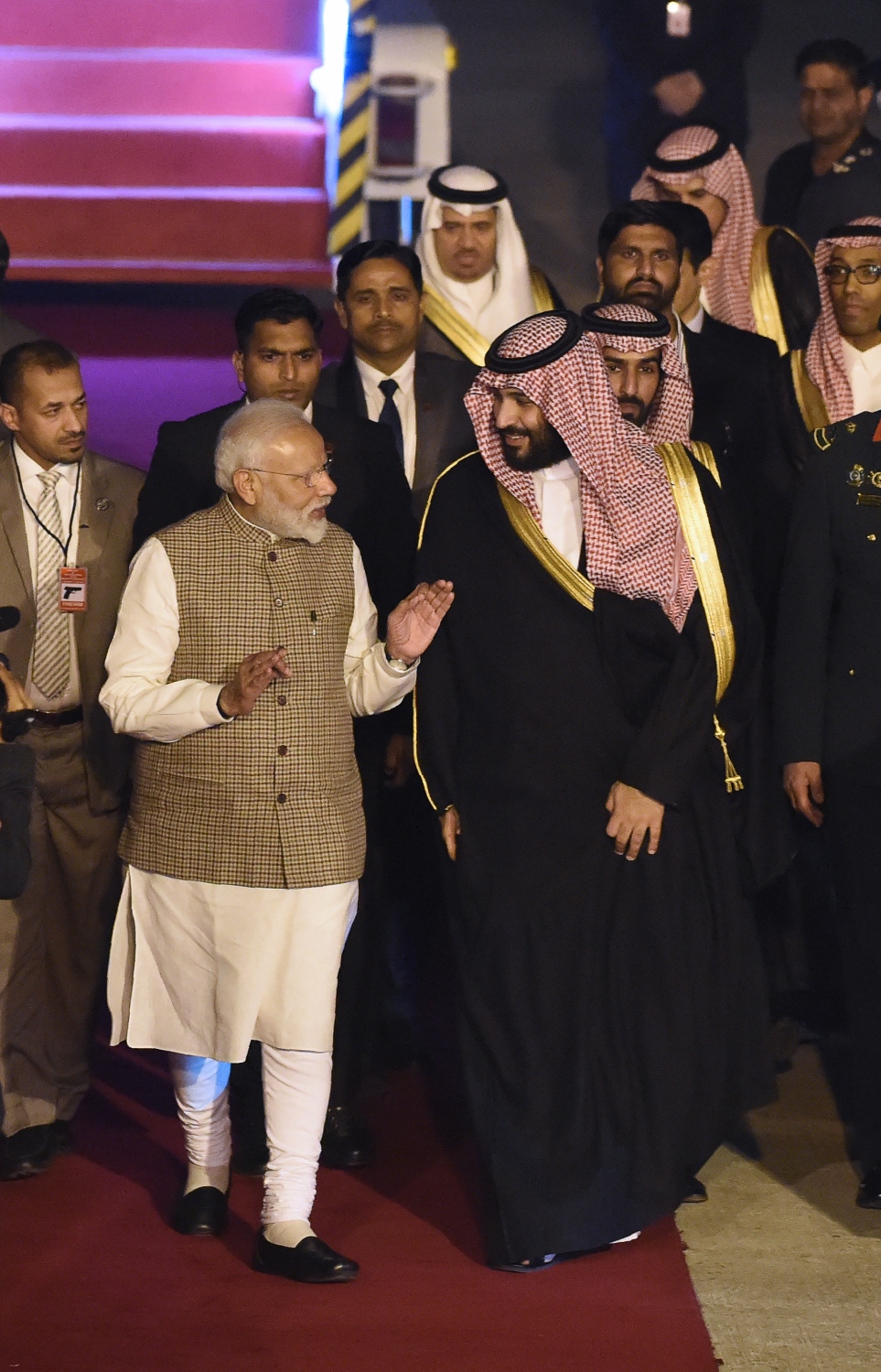 ސައުދީ ވަލީ އަހުދު މުހައްމަދު ބިން ސަލްމާން އަށް ބޮޑު ވަޒީ މޯދީ މަރުހަބާ ދަންނަވަނީ. --ފޮޓޯ:އޭއެފްޕީ