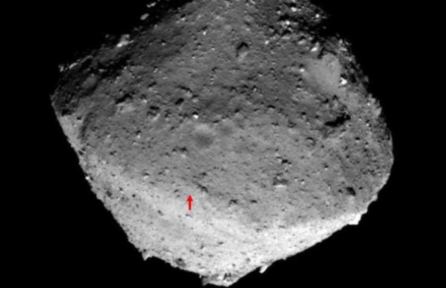 ރަތް ތީރުން ފާހަގަކޮށްފައި ވަނީ ޓާގެޓް މާކާ. --ފޮޓޯ:ޖާޒާ