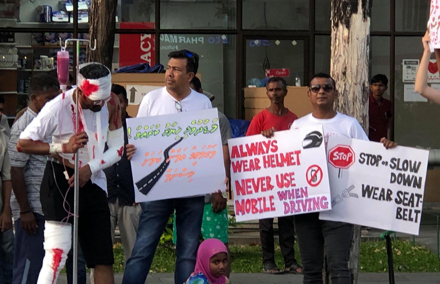 އެކްސިޑެންޓުތައް އިތުރުވެފައިވާތީ އާންމުން ހޭލުންތެރިކުރުވުމަށް ހުޅުމާލޭގައި ބޭއްވި ހަރަކާތް. --- ފޮޓޯ: މިހާރު