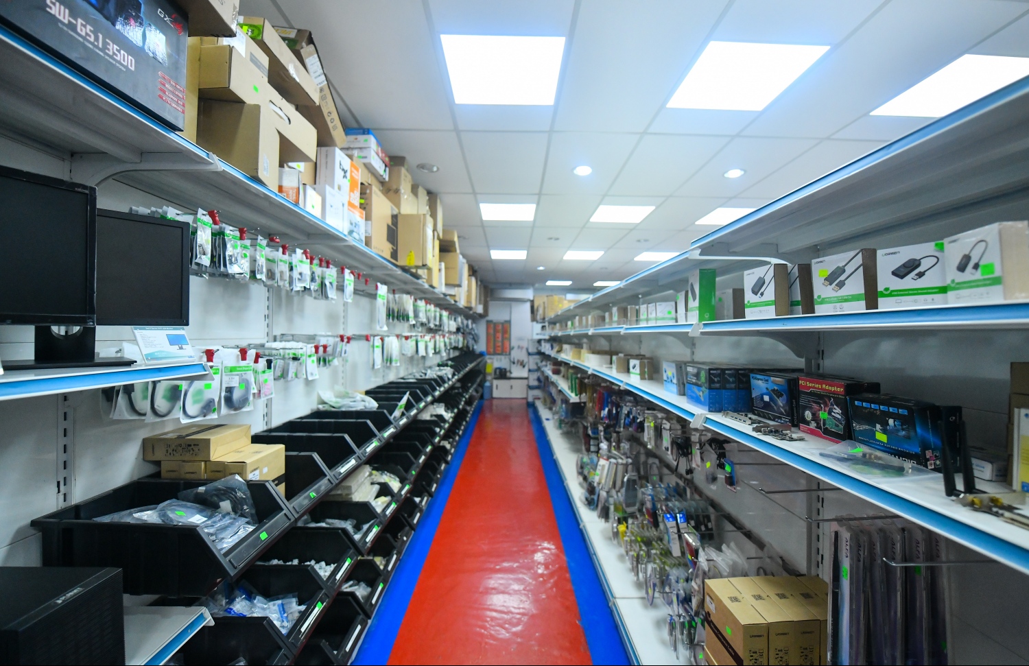 ލިންކް ސާވް ފިހާރައެއްގެ އެތެރެ -- ފޮޓޯ: ބްރޭންޑްސް އޮފް މޯލްޑިވްސް