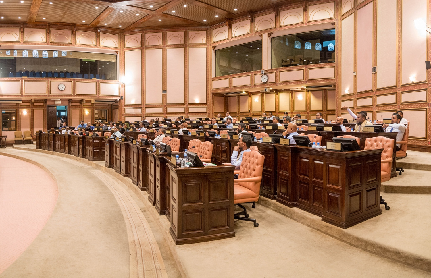 ރައްޔިތުންގެ މަޖިލިހުގެ ޖަލްސާއެއްގައި މެމްބަރުން ބައިވެރިވެވަޑައިގަންނަވަނީ. -- ފޮޓޯ: މަޖިލިސް