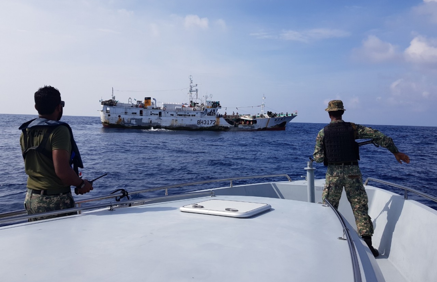 އަނިޔާވި މީހުން ފަރުވާއަށް ގެންނަން ސިފައިން ކަނޑުމަތީ-- ފޮޓޯ: އެމްއެންޑީއެފް