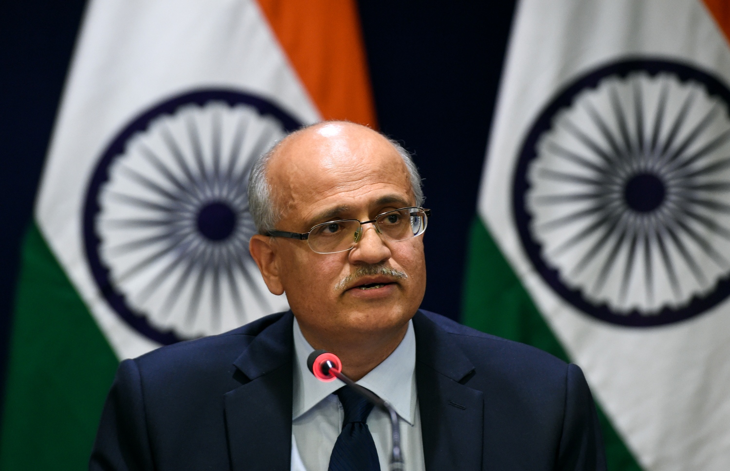 އިންޑިއާގެ ފޮރިން ސެކްރެޓަރީ ވިޖޭ ކެޝާވް ގޮކާލް ދިއްލީގައި މިއަދު ނޫސްވެރިންނާ ވާހަކަ ދައްކަވަނީ. --ފޮޓޯ:އޭއެފްޕީ