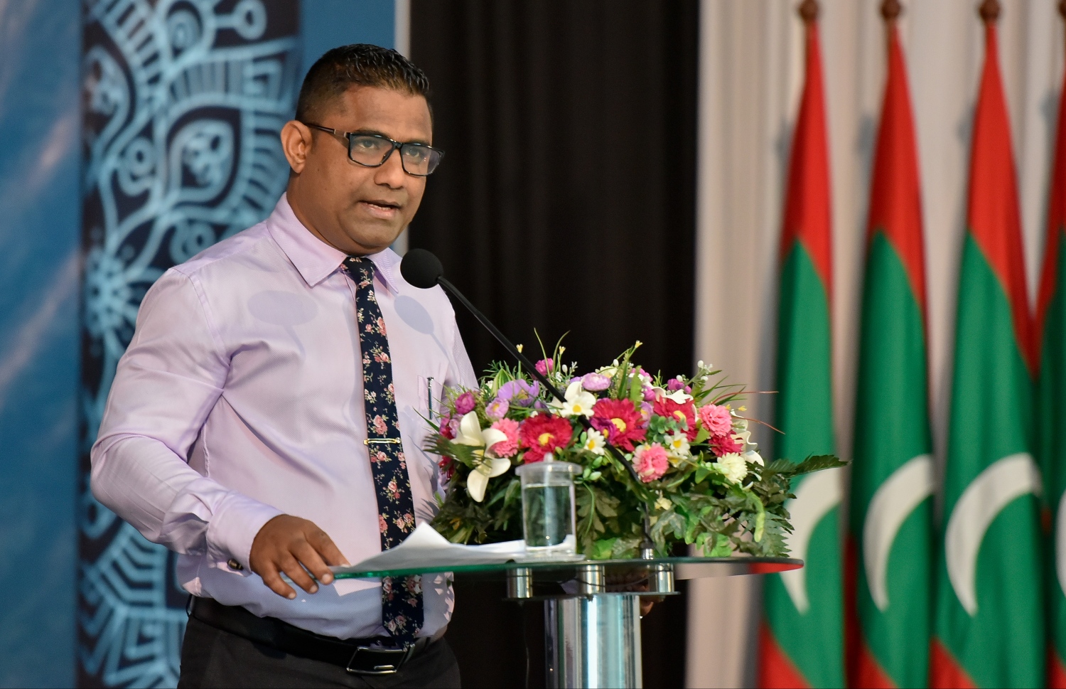 މާލެ: ފެބުރުއަރީ 27:  ދިވެހި ރާއްޖޭގެ ގައުމީ ތާރީޚު ދުވަހުގެ ރަސްމީ ޖަލްސާގައި ދިވެހި ބަހުގެ އެކެޑަމީގެ  ރައީސް އަޝްރަފް އަލީ ވާހަކަ ދައްކަވަނީ. -- ފޮޓޯ: އަހުމަދު ނިޝާތު /މިހާރު