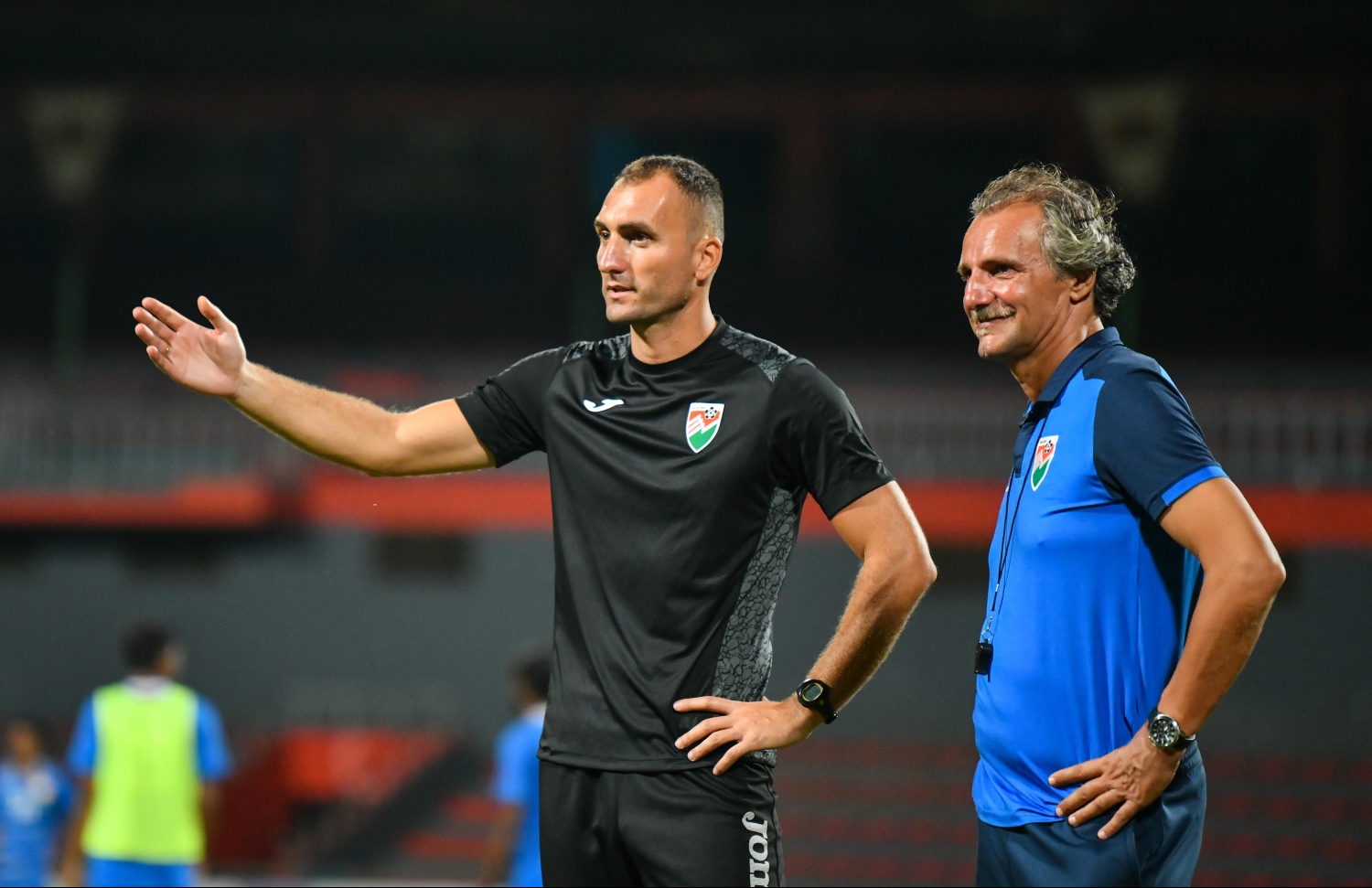 ގައުމީ ޓީމުގެ ފަރިތަކުރުންތަކުގެ ތެރެއިން ސެގާޓް (ކ) އާއި ޓްރެއިނަރު ކްރުނިޗް. -- ފޮޓޯ: ހުސެއިން ވަހީދު/ މިހާރު