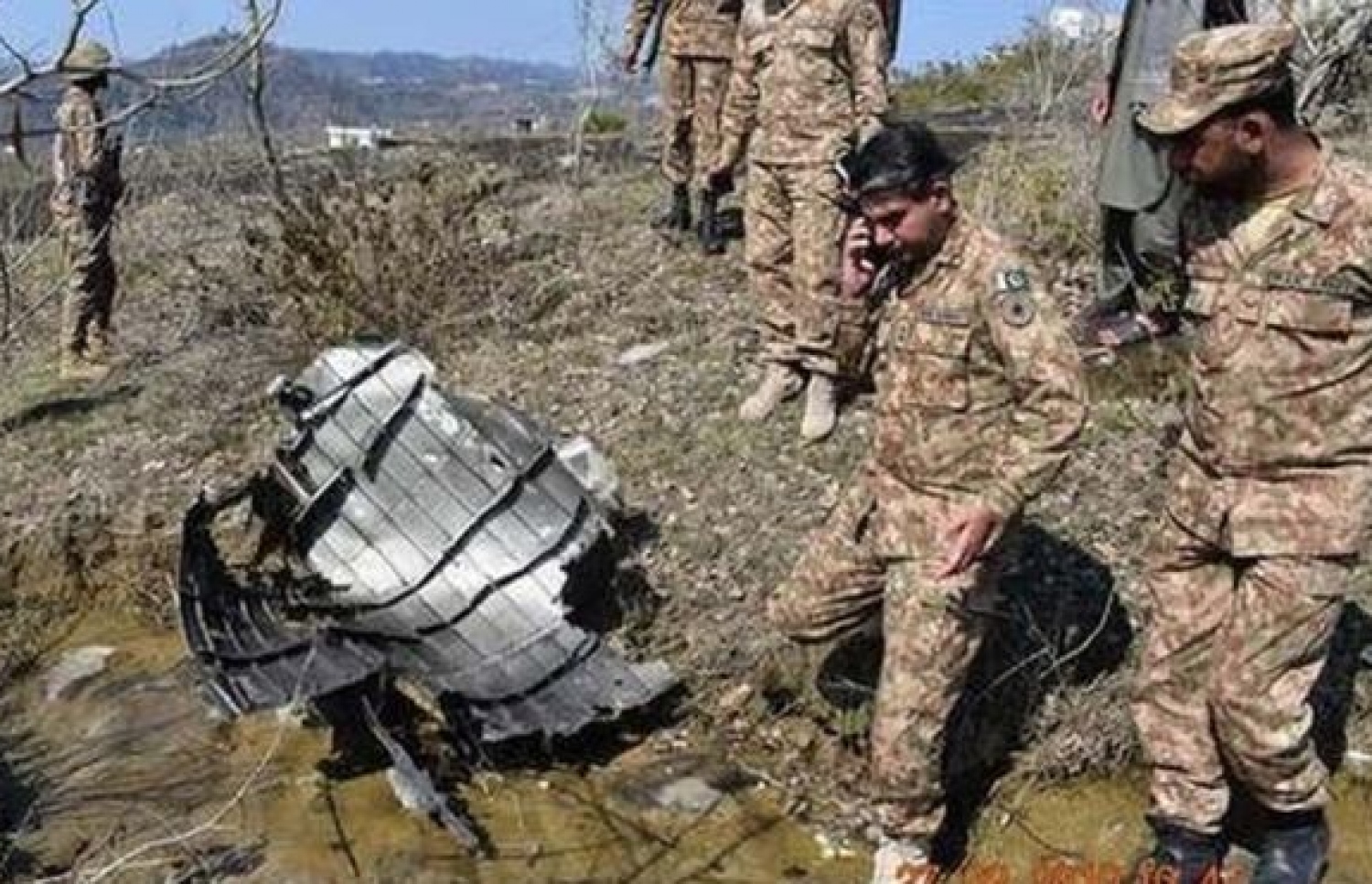 ވައްޓާލި ބޯޓެއްގެ ބައިތަކުގެ ކައިރީ ސިފައިން ހަރަކާތްތެރި ވަނީ.