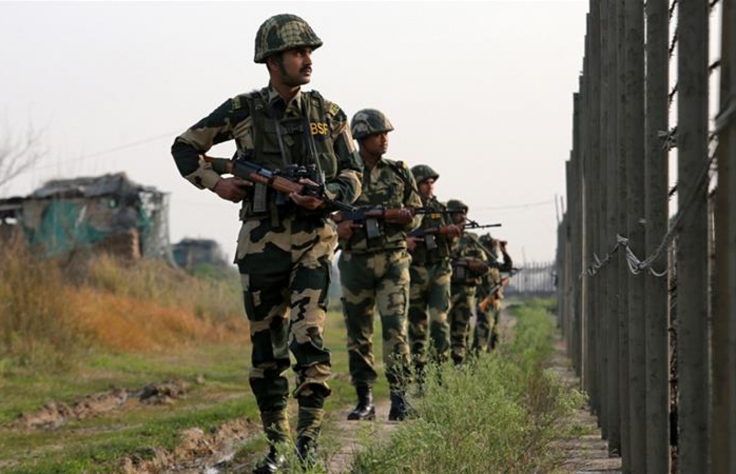 ދެ ގައުމު ގުޅޭ ބޯޑަރުގައި އިންޑިއާ ސިފައިން ހަރަކާތްތެރި ވަނީ.