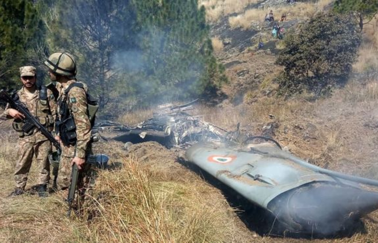 ވައްޓާލި އިންޑިއާގެ ބޯޓުގެ ބައިތަކުގެ ކައިރީ ޕާކިސްތާން ސިފައިން ހަރަކާތްތެރި ވަނީ. --ފޮޓޯ:އޭއެފްޕީ