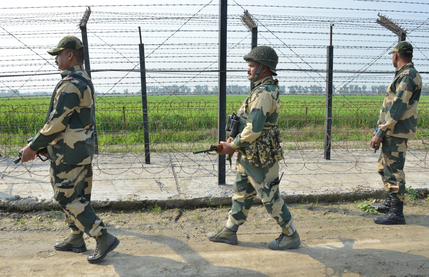 އިންޑިއާ-ޕާކިސްތާން ބޯޑަރުގައި އިންޑިއާ ސިފައިން ހަރަކާތްތެރި ވަނީ. --ފޮޓޯ:އޭއެފްޕީ