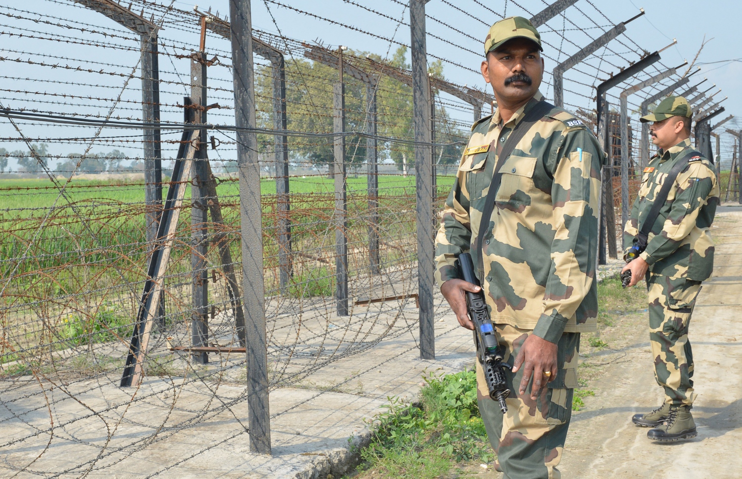 އިންޑިއާ-ޕާކިސްތާން ބޯޑަރުގައި އިންޑިއާ ސިފައިން ހަރަކާތްތެރި ވަނީ. --ފޮޓޯ:އޭއެފްޕީ