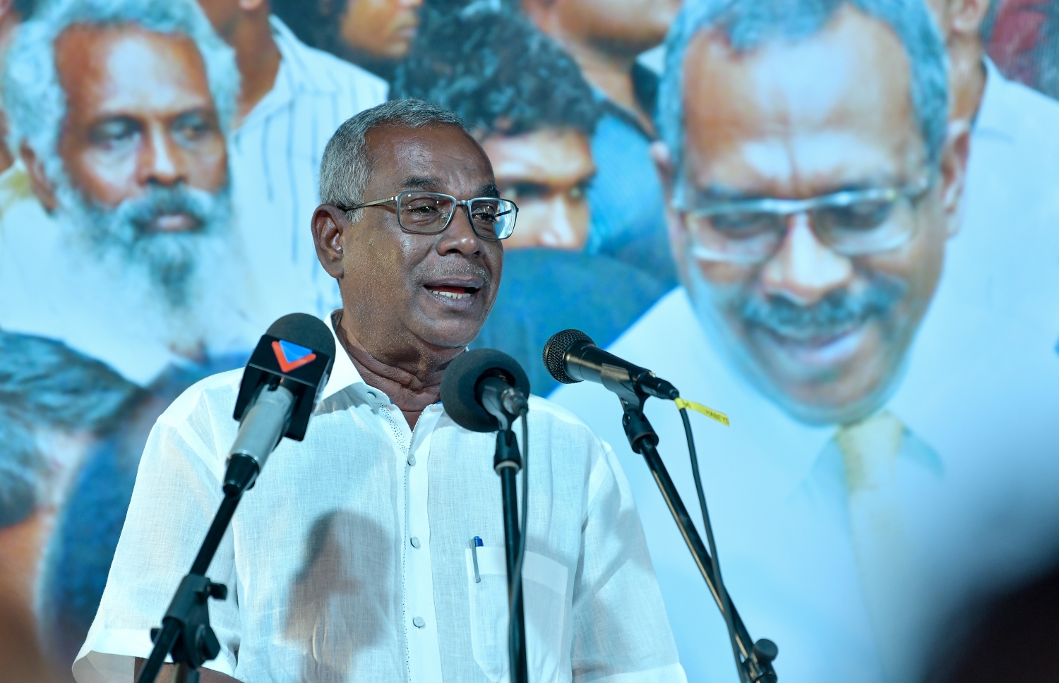 މާލޭގެ ކުރީގެ މޭޔަރު އެޑަމް ރައްޔިތުންގެ މަޖިލީހުގެ އިންތިހާބަށް ކުރައްވާ ކެމްޕޭން ލޯންޗް ކުރުމުގެ ރަސްމިއްޔާތުގައި އޭނާ ވާހަކަ ދައްކަވަނީ -- މިހާރު ފޮޓޯ: ނިޝާން އަލީ