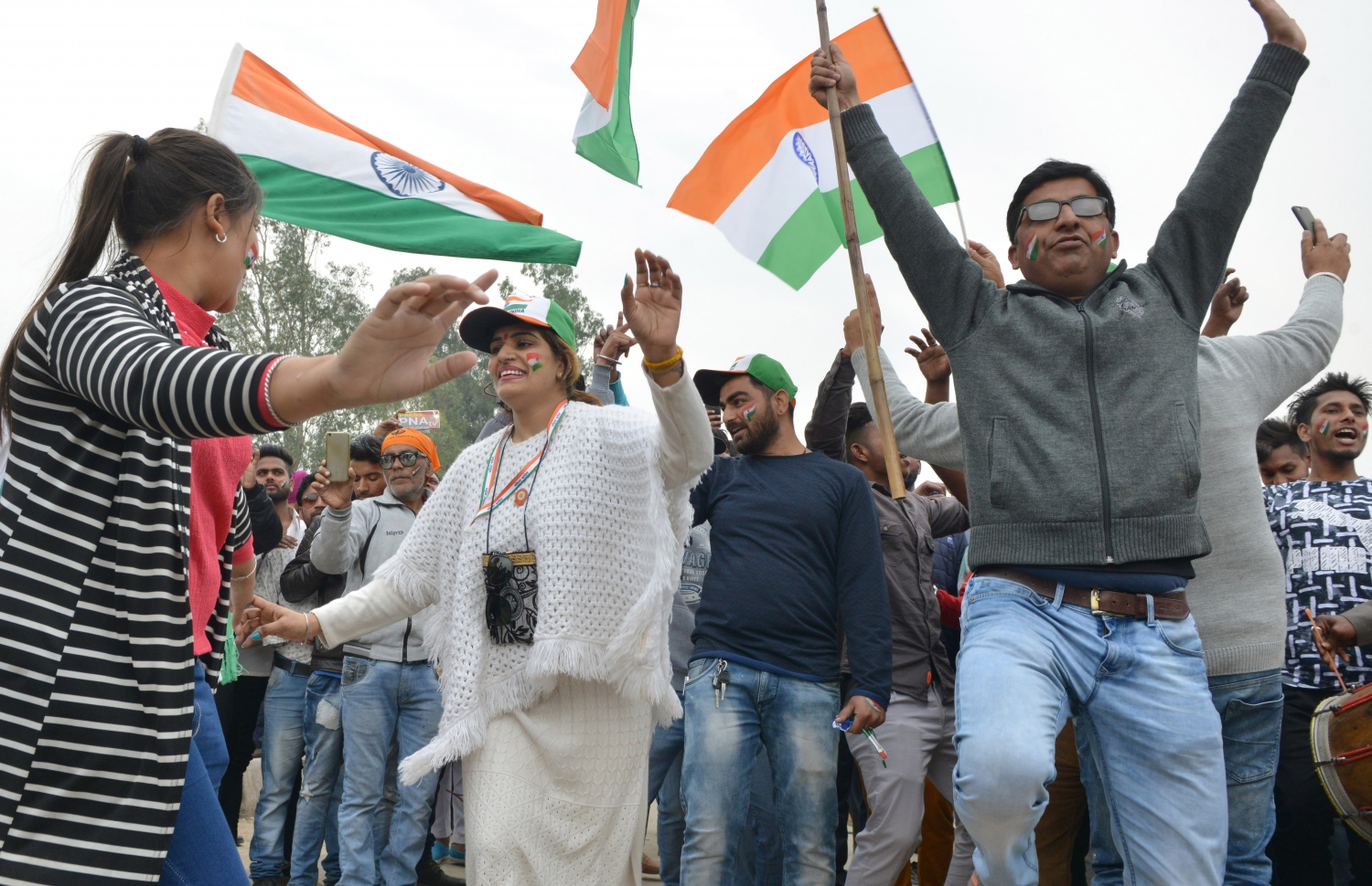 މާޗް 1، 2019، ވަގާހް: ޕައިލެޓް އަބީނާންދަން މިނިވަން ކުރުމުން އިންޑިއާގެ ބައެއް މީހުން އުފާ ފާޅު ކުރަނީ. --ފޮޓޯ:އޭއެފްޕީ