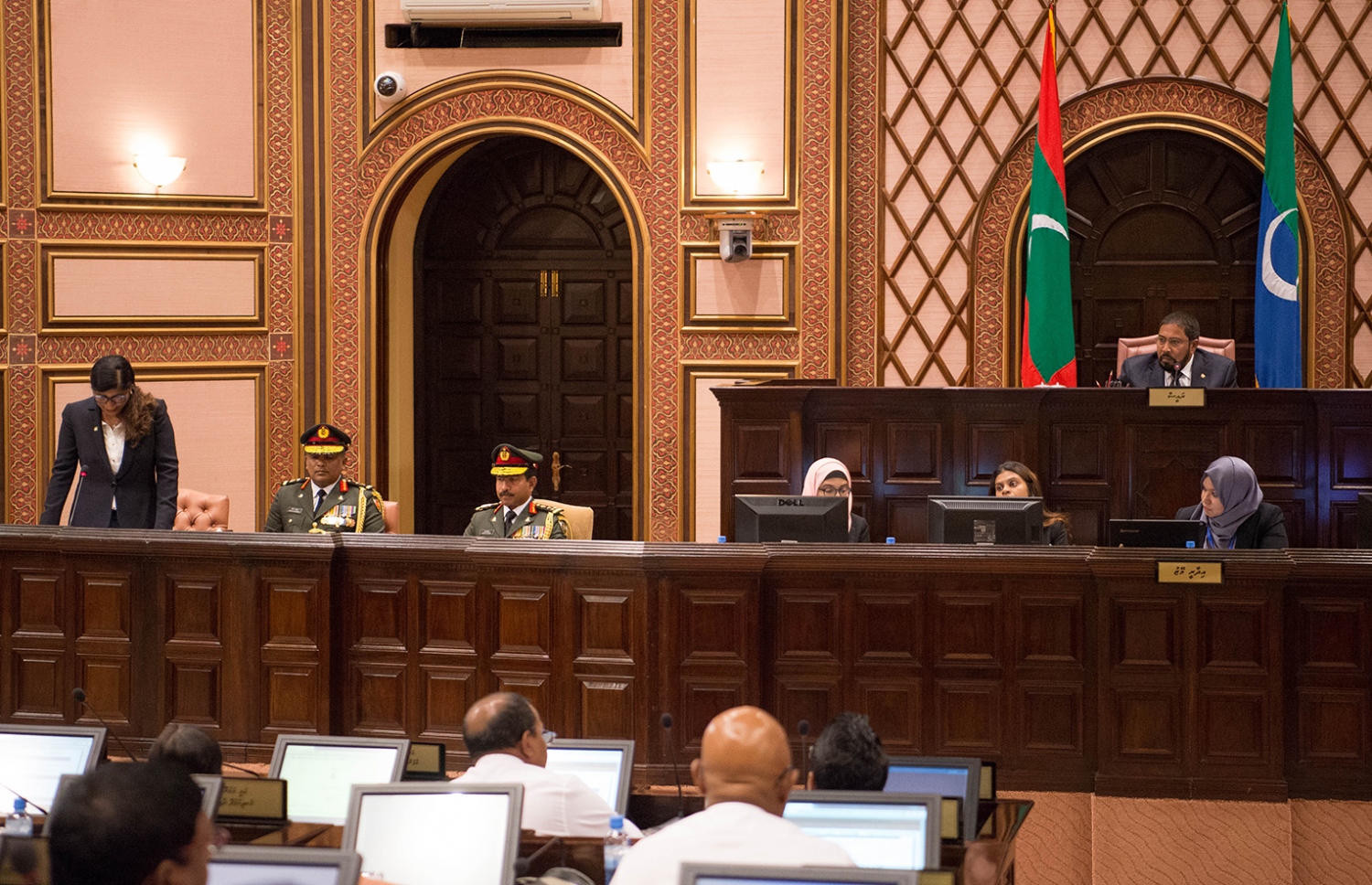 މަޖިލިހުގެ އިއްޔެގެ ޖަލްސާގައި މެމްބަރުން ކުރެއްވި ބައެއް ސުވާލުތަކަށް މާރިޔާ ޖަވާބު ދެއްވަނީ. --- ފޮޓޯ: މަޖިލިސް