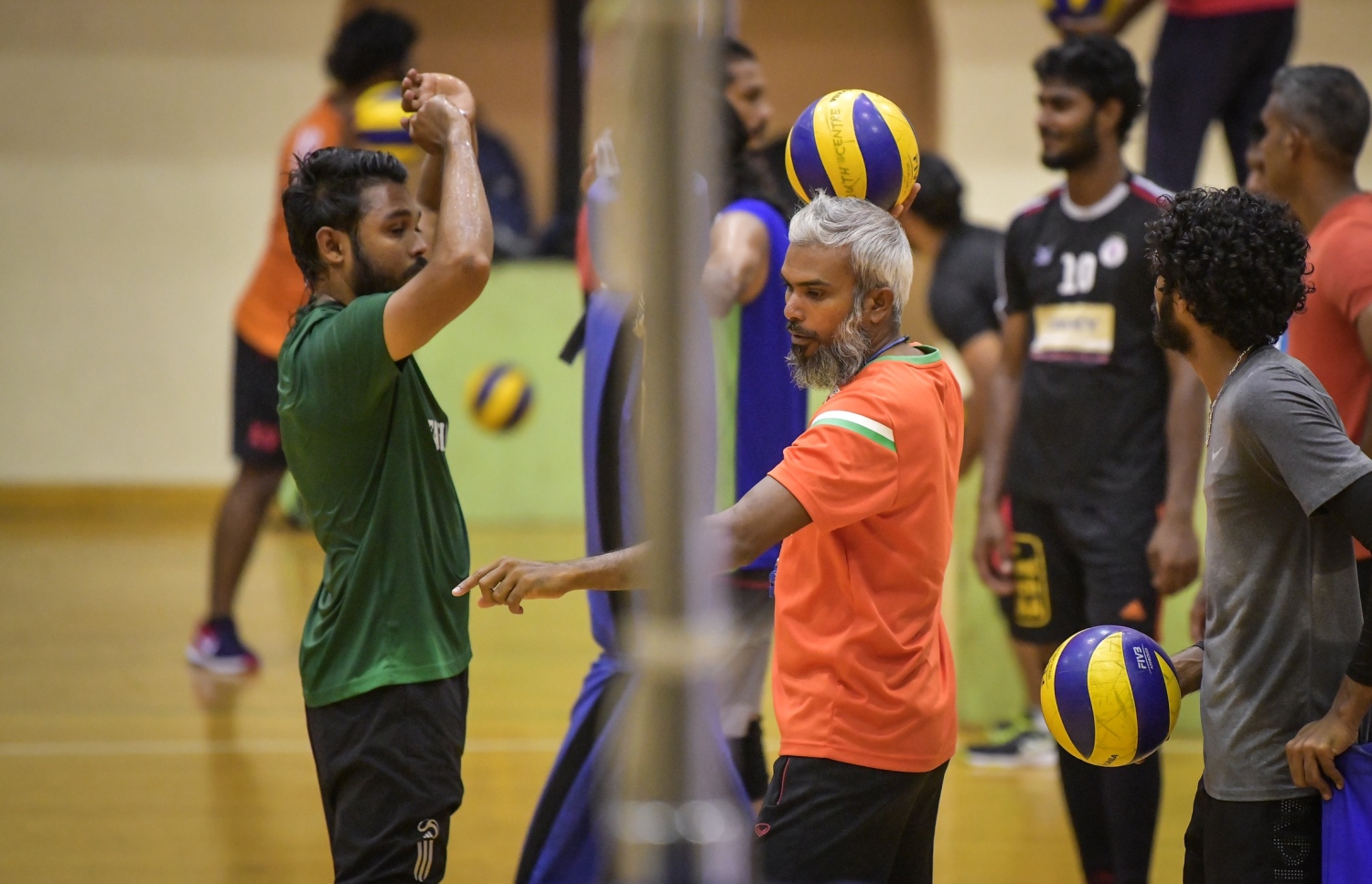 ގައުމީ ވޮލީ ޓީމުގެ ފަރިތަކުރުންތަކުގެ ތެރެއިން ކާއްޓޭ. -- ފޮޓޯ: ނިޝާން އަލީ/ މިހާރު