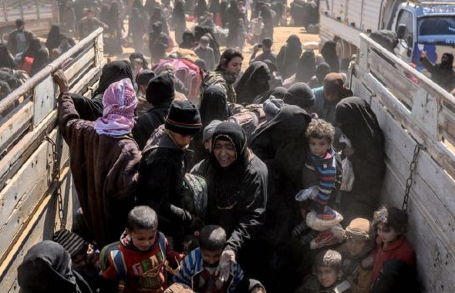 ސީރިއާގެ ބާޣޫޒުން އާއްމުންގެ ގިނަ އަދަދެއްގެ ވަނީ ނެރެފައި. --ފޮޓޯ:އޭއެފްޕީ