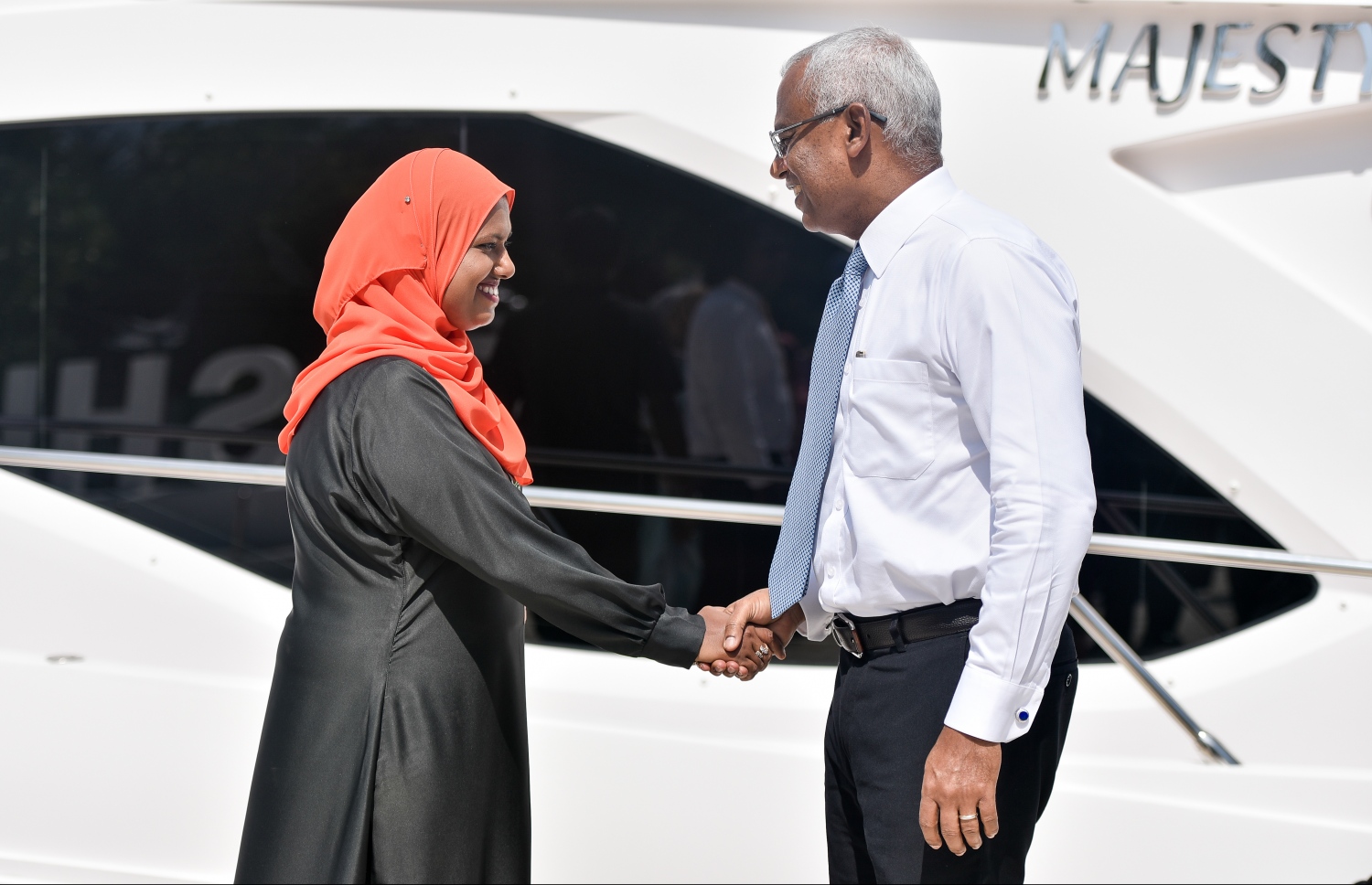 ކ.މާފުށި: މާޗް 7، 2019- މި އަހަރުގެ ބައިނަލްއަގްވާމީ އަންހެނުންގެ ދުވަހުގެ ރަސްމީ ޖަލްސާ އަށް ރައީސް އިބްރާހިމް މުހައްމަދު ސޯލިހް ވަޑައިގަތުމުން، ޖެންޑާ މިނިސްޓަރު ޝިދާތާ މަރުހަބާ ދަންނަވަނީ.---ފޮޓޯ: އަހުމަދު ނިޝާތު/މިހާރު