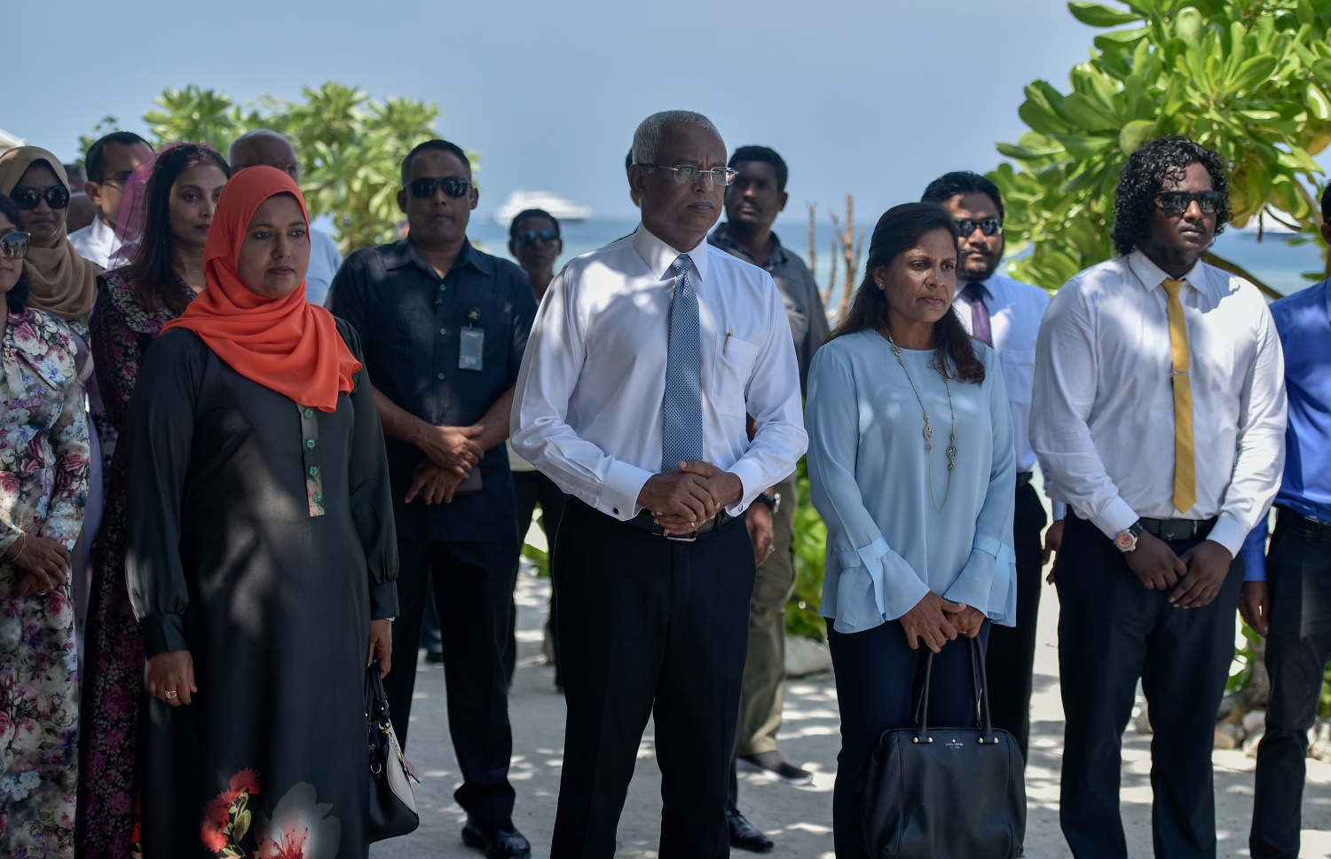 ކ.މާފުށި: މާޗް 7، 2019- މި އަހަރުގެ ބައިނަލްއަގްވާމީ އަންހެނުންގެ ދުވަހުގެ ރަސްމީ ޖަލްސާ އަށް ރައީސް އިބްރާހިމް މުހައްމަދު ސޯލިހްގެ ދެކަނބަލުން މި ރަށަށް ވަޑައިގަތުމުން މަރުހަބާ ދަންނަވާ ރަސްމިއްޔާތުގައި ބައިވެރިވެވަޑައިގަންނަވަނީ.---ފޮޓޯ: އަހުމަދު ނިޝާތު/މިހާރު