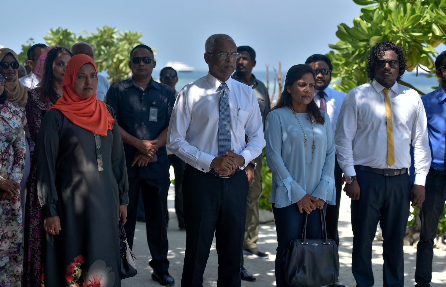 ކ. މާފުށި: މާޗް 7، 2019- މި އަހަރުގެ ބައިނަލްއަގްވާމީ އަންހެނުންގެ ދުވަހުގެ ރަސްމީ ޖަލްސާ އަށް ރައީސް އިބްރާހިމް މުހައްމަދު ސޯލިހްގެ ދެކަނބަލުން މި ރަށަށް ވަޑައިގަތުމުން މަރުހަބާ ދަންނަވާ ރަސްމިއްޔާތުގައި ބައިވެރިވެވަޑައިގަންނަވަނީ.---ފޮޓޯ: އަހުމަދު ނިޝާތު/މިހާރު