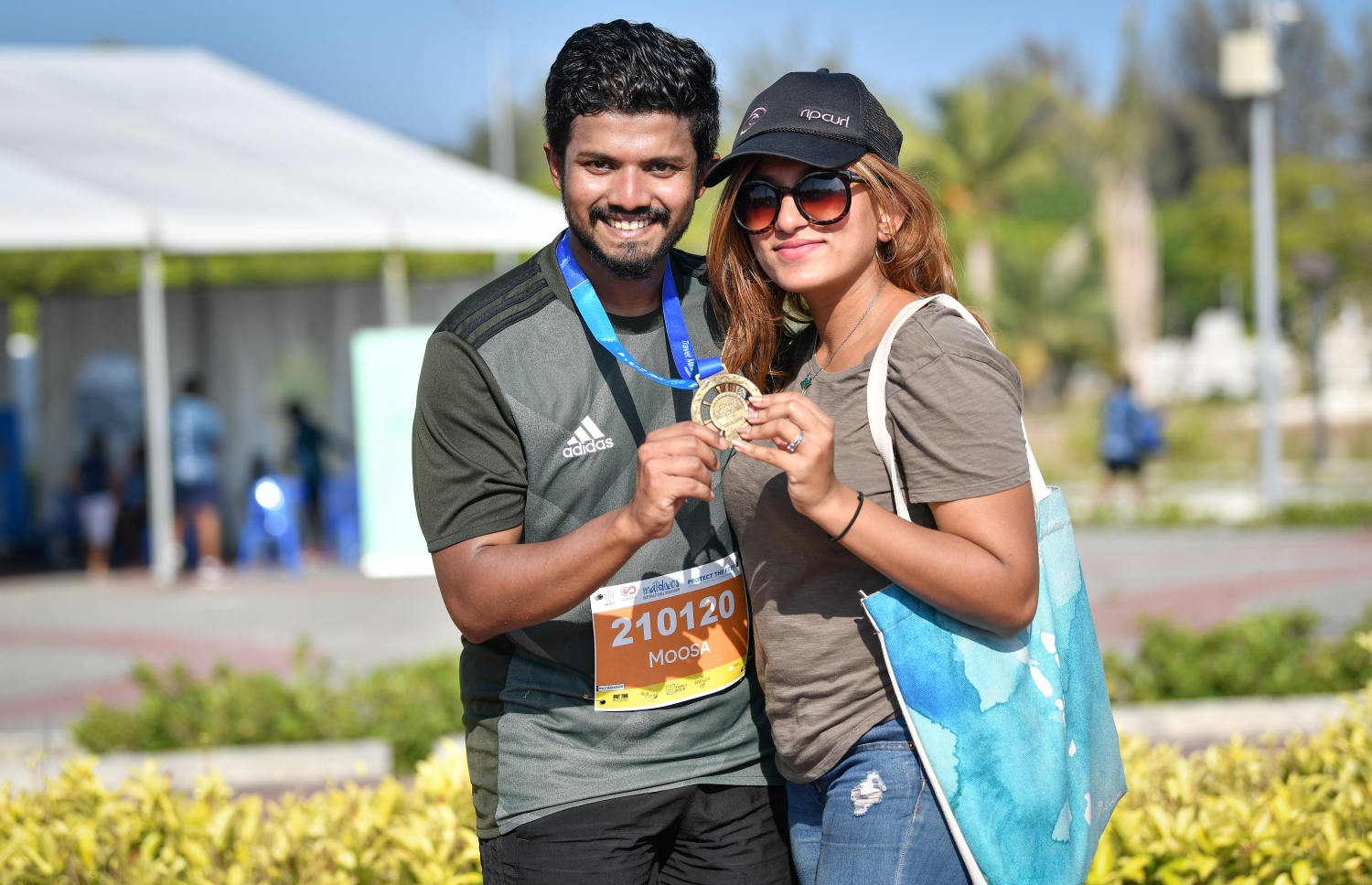 ހުޅުމާލެ (މާޗް 8) – މޯލްޑިވްސް އިންޓަނޭޝަނަލް މެރެތަންގެ ފުލް މެރެތަން، ހާފް މެރެތަން އަދި 10 ކިލޯމީޓަރުގެ ރޭސްތައް: މި އިވެންޓުގެ ފުލް މެރެތަންގައި އިންޑިއާގެ މަޝްހޫރު ފިލްމީ ތަރި އަދި ފިޓްނަސް އެމްބެސެޑަރު މިލިންދު ސޯމަން ވަނީ ދުވެފައި. –ފޮޓޯ: ނިޝާން އަލީ/ މިހާރު