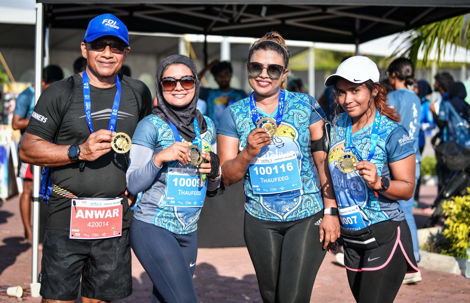 ހުޅުމާލެ (މާޗް 8) – މޯލްޑިވްސް އިންޓަނޭޝަނަލް މެރެތަންގެ ފުލް މެރެތަން، ހާފް މެރެތަން އަދި 10 ކިލޯމީޓަރުގެ ރޭސްތައް: މި އިވެންޓުގެ ފުލް މެރެތަންގައި އިންޑިއާގެ މަޝްހޫރު ފިލްމީ ތަރި އަދި ފިޓްނަސް އެމްބެސެޑަރު މިލިންދު ސޯމަން ވަނީ ދުވެފައި. –ފޮޓޯ: ނިޝާން އަލީ/ މިހާރު